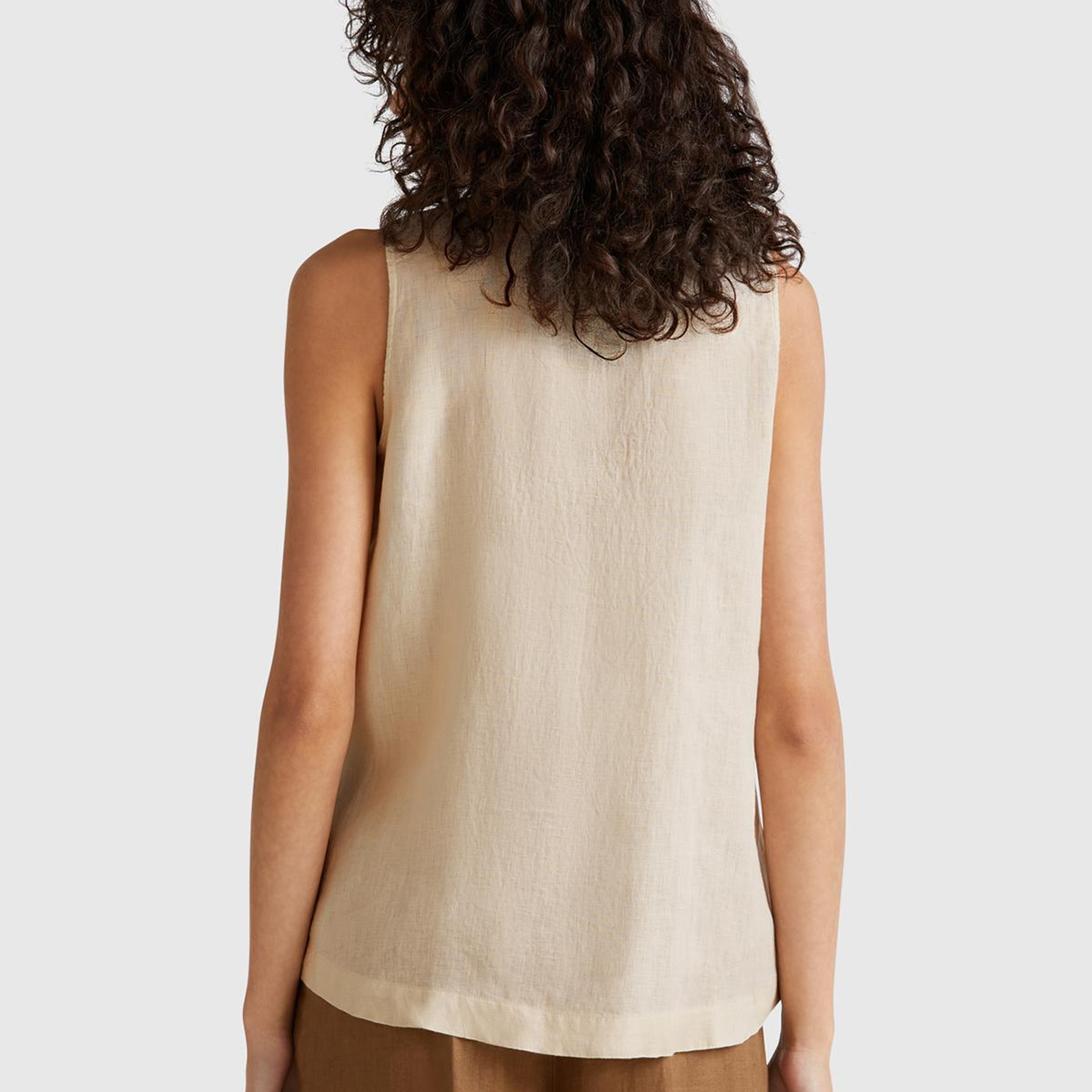 Kadın Taş Rengi %100 Keten V Yaka Kolsuz Geniş Kesim Bluz