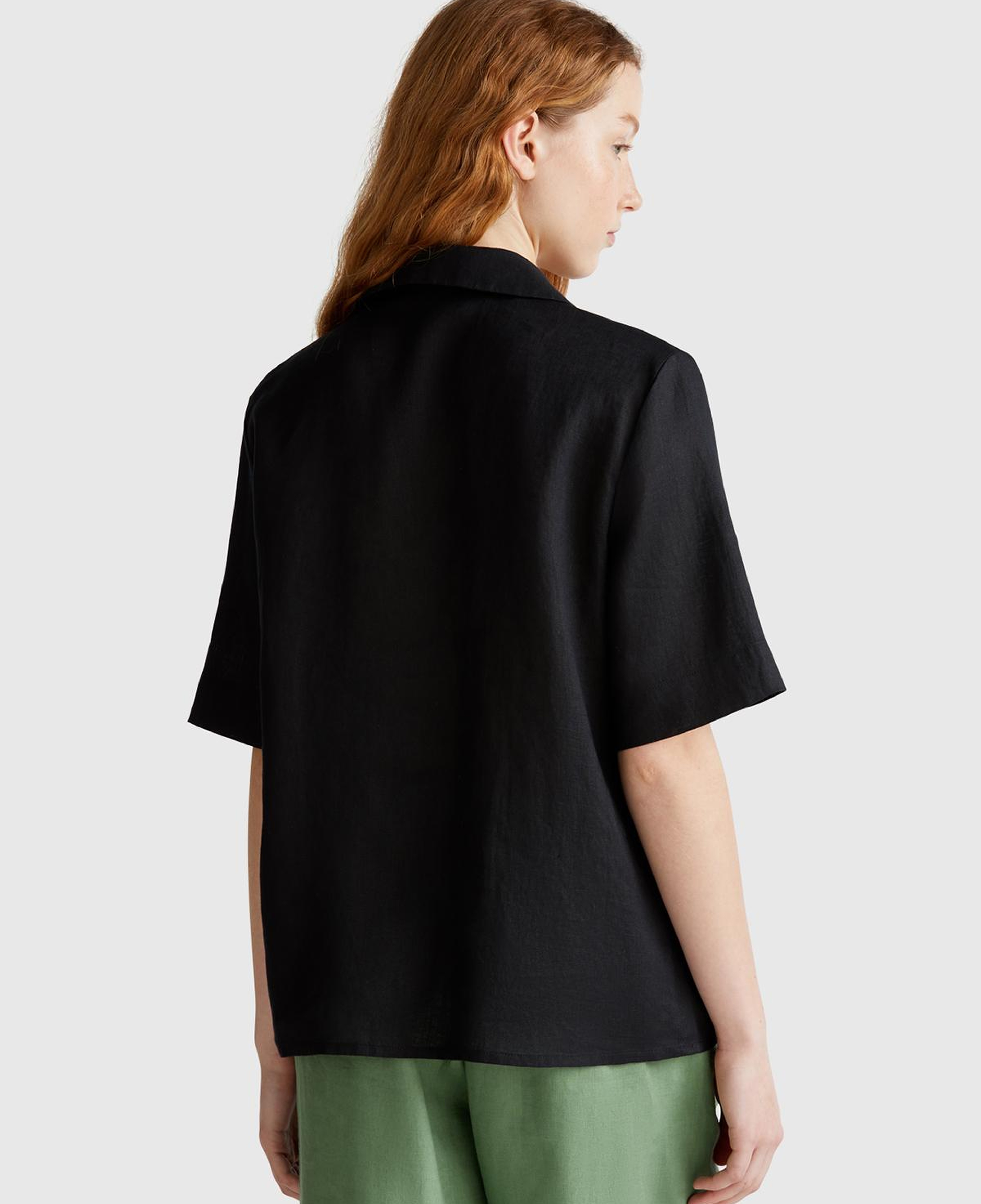 Kadın Siyah %100 Keten Relax Fit V Gömlek Yakalı Kısa Kollu Bluz