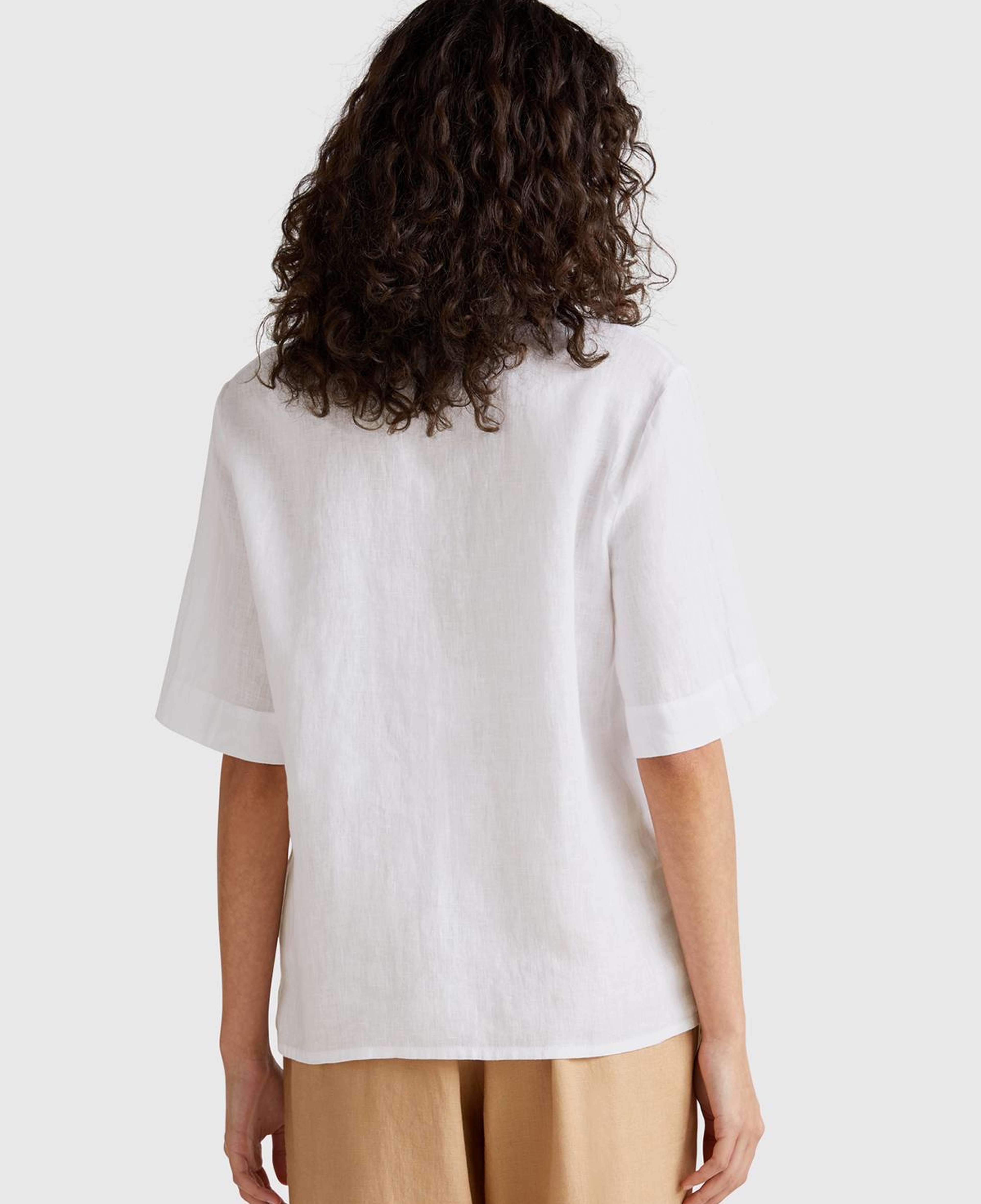 Kadın Beyaz %100 Keten Relax Fit V Gömlek Yakalı Kısa Kollu Bluz