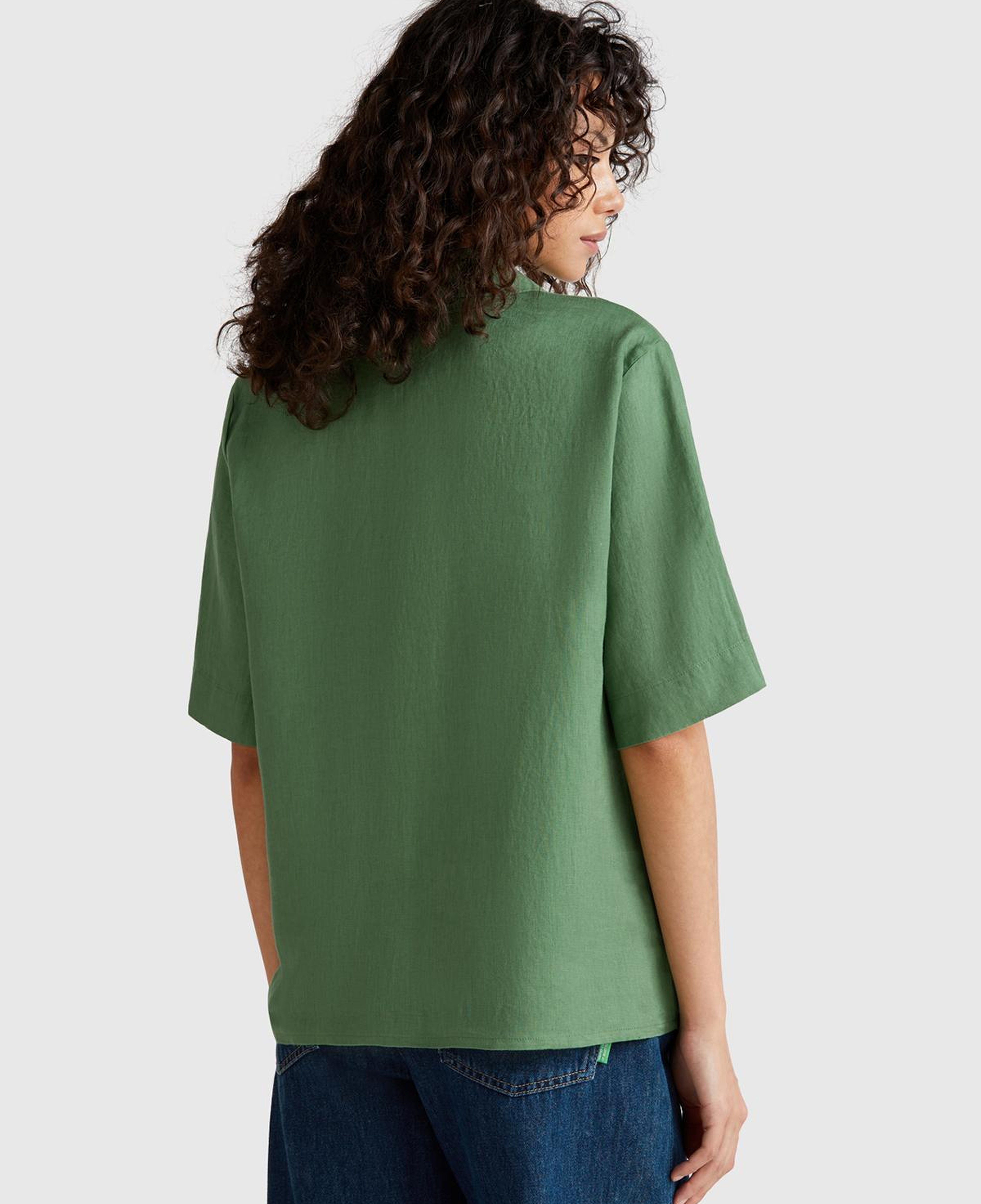 Kadın Açık Yeşil %100 Keten Relax Fit V Gömlek Yakalı Kısa Kollu Bluz