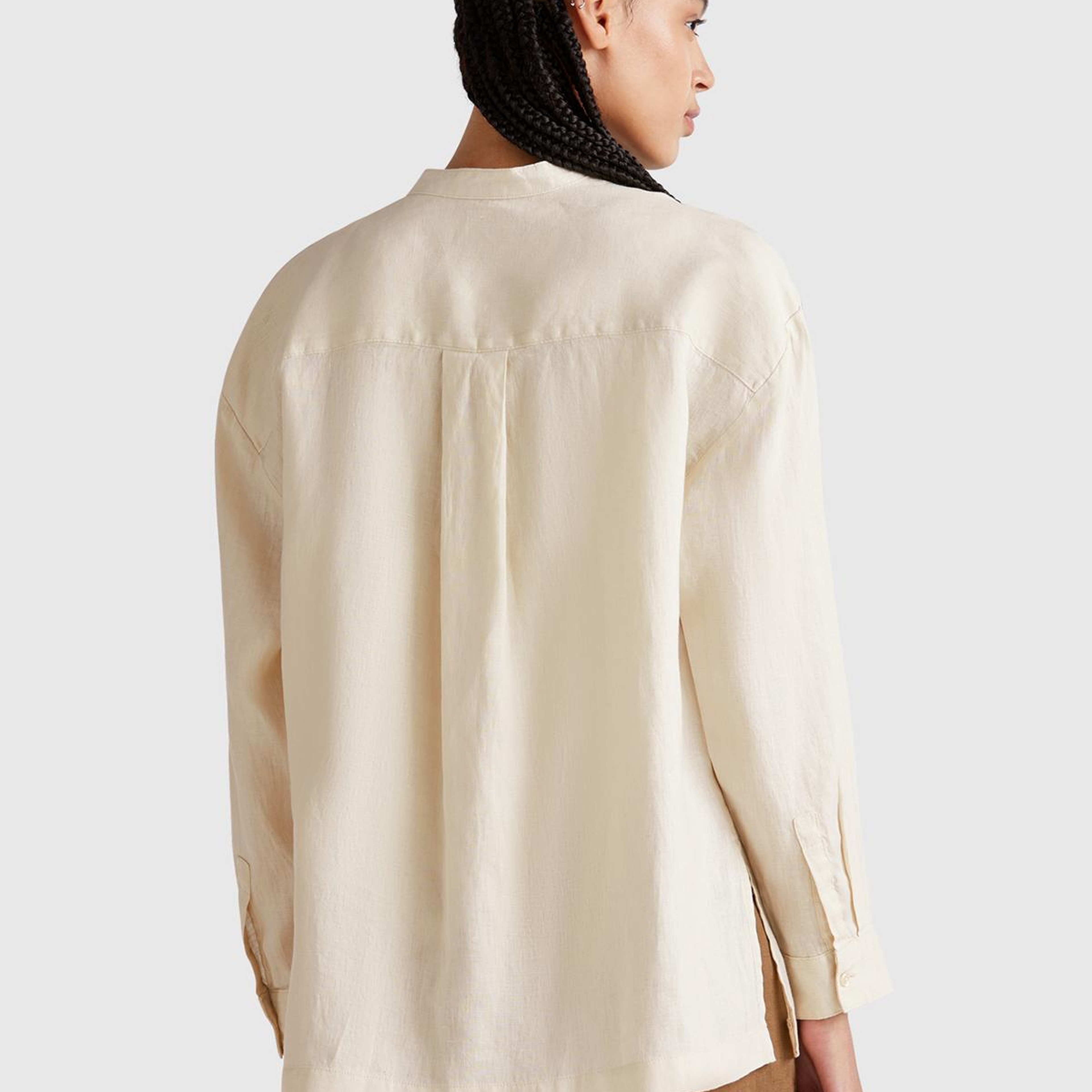 Kadın Taş Rengi %100 Keten Sol Önü Cepli Oversize Mandarin Yaka Gömlek