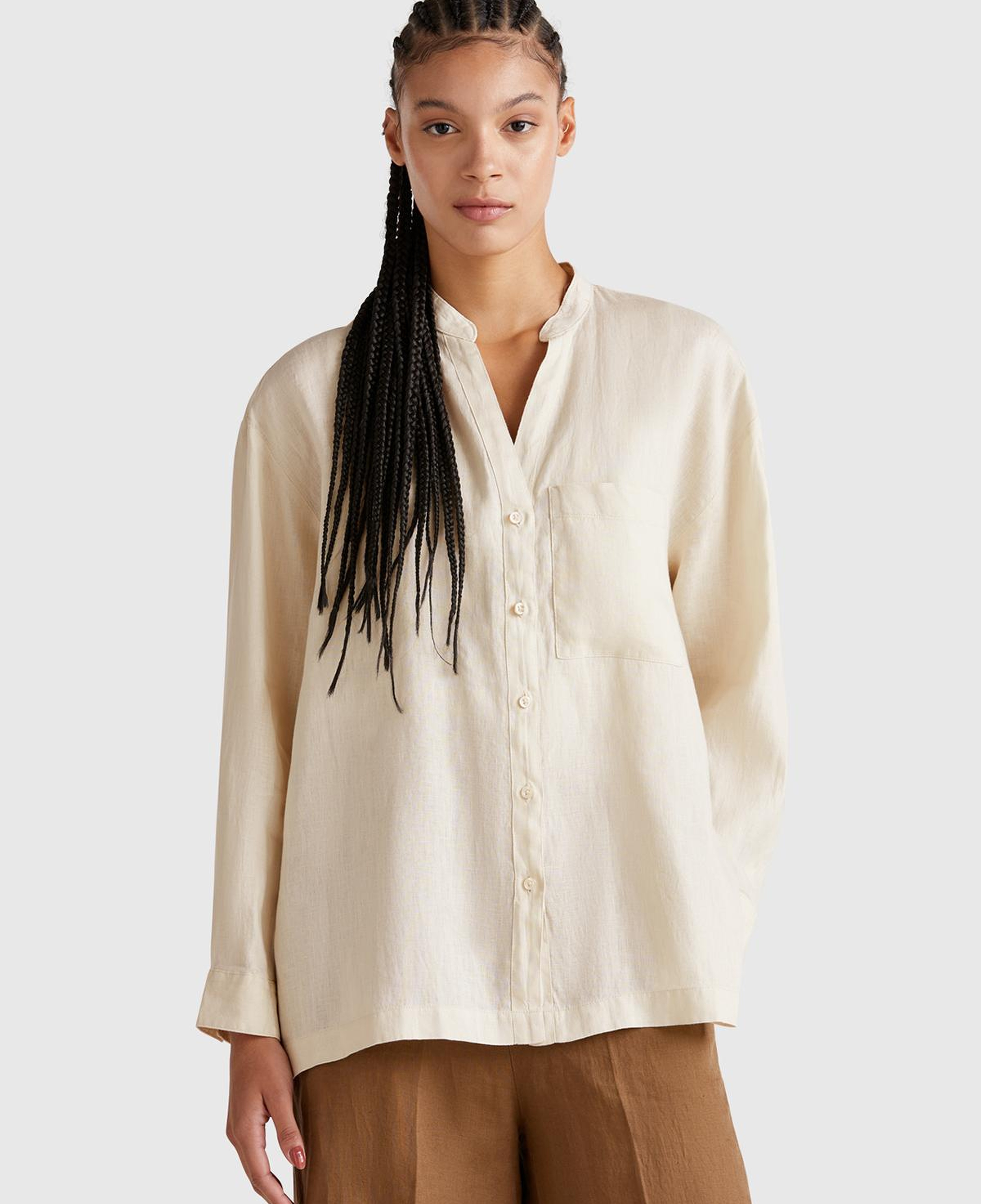 Kadın Taş Rengi %100 Keten Sol Önü Cepli Oversize Mandarin Yaka Gömlek