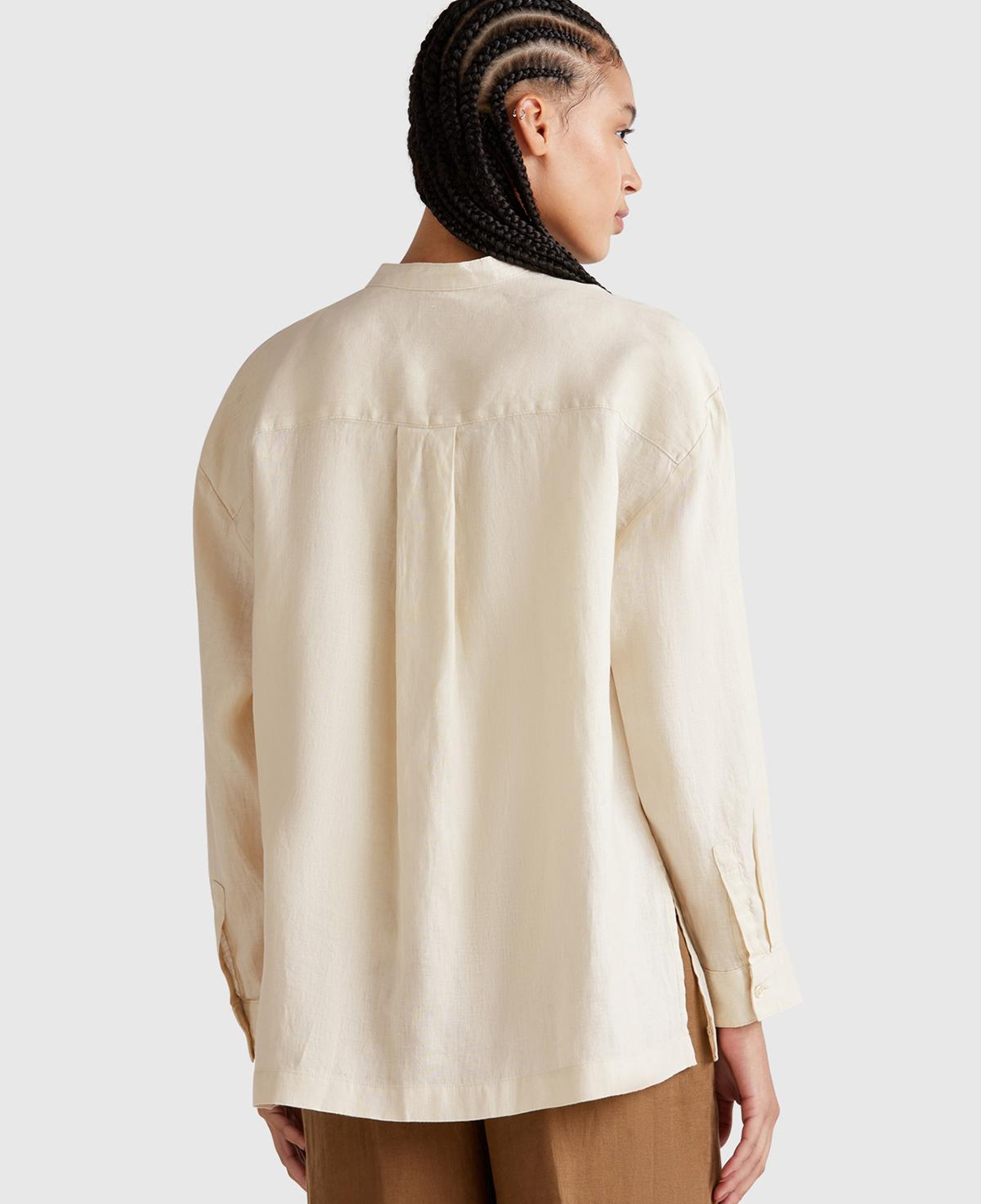 Kadın Taş Rengi %100 Keten Sol Önü Cepli Oversize Mandarin Yaka Gömlek