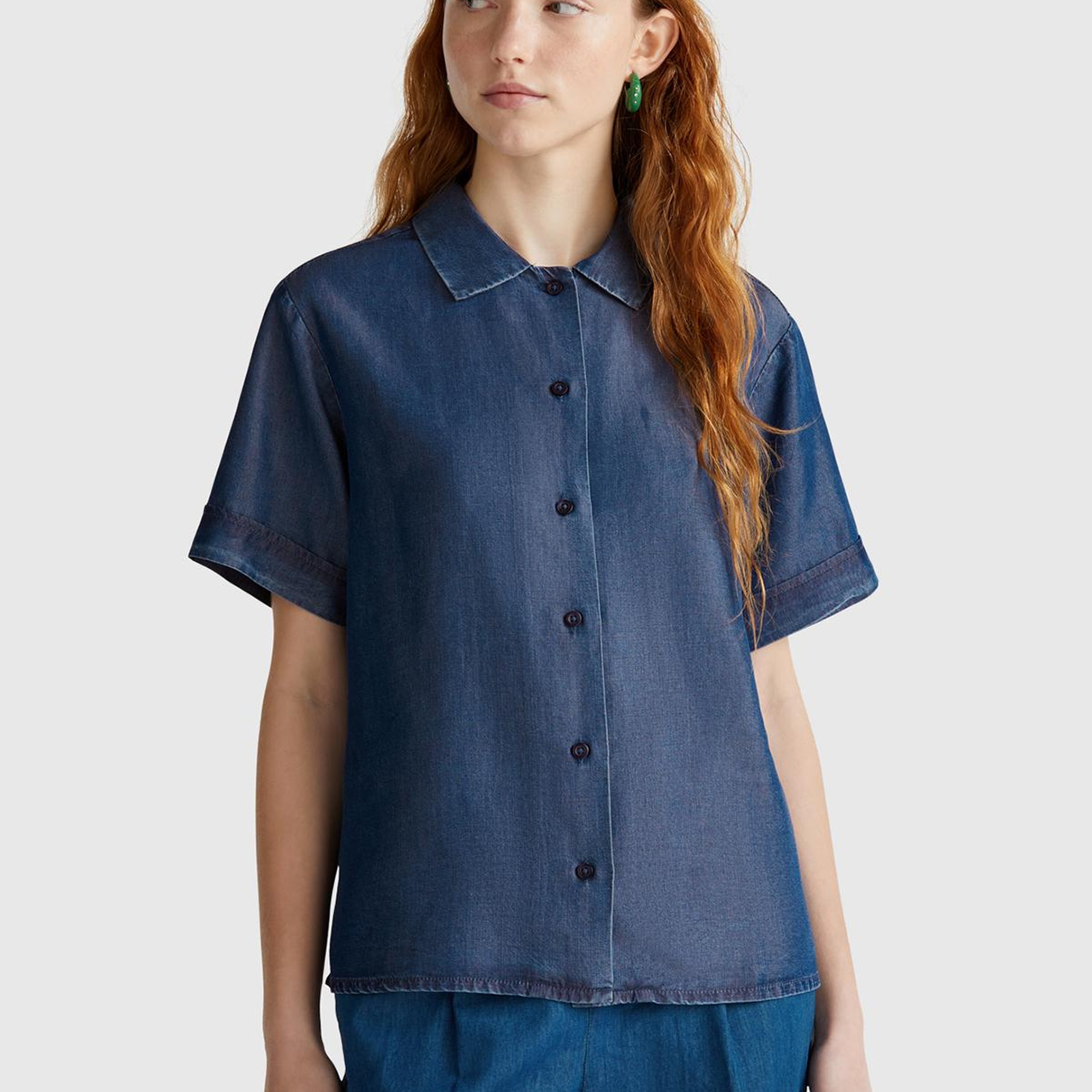 Kadın Koyu Mavi %100 Liyosel Kısa Kollu Denim Gömlek