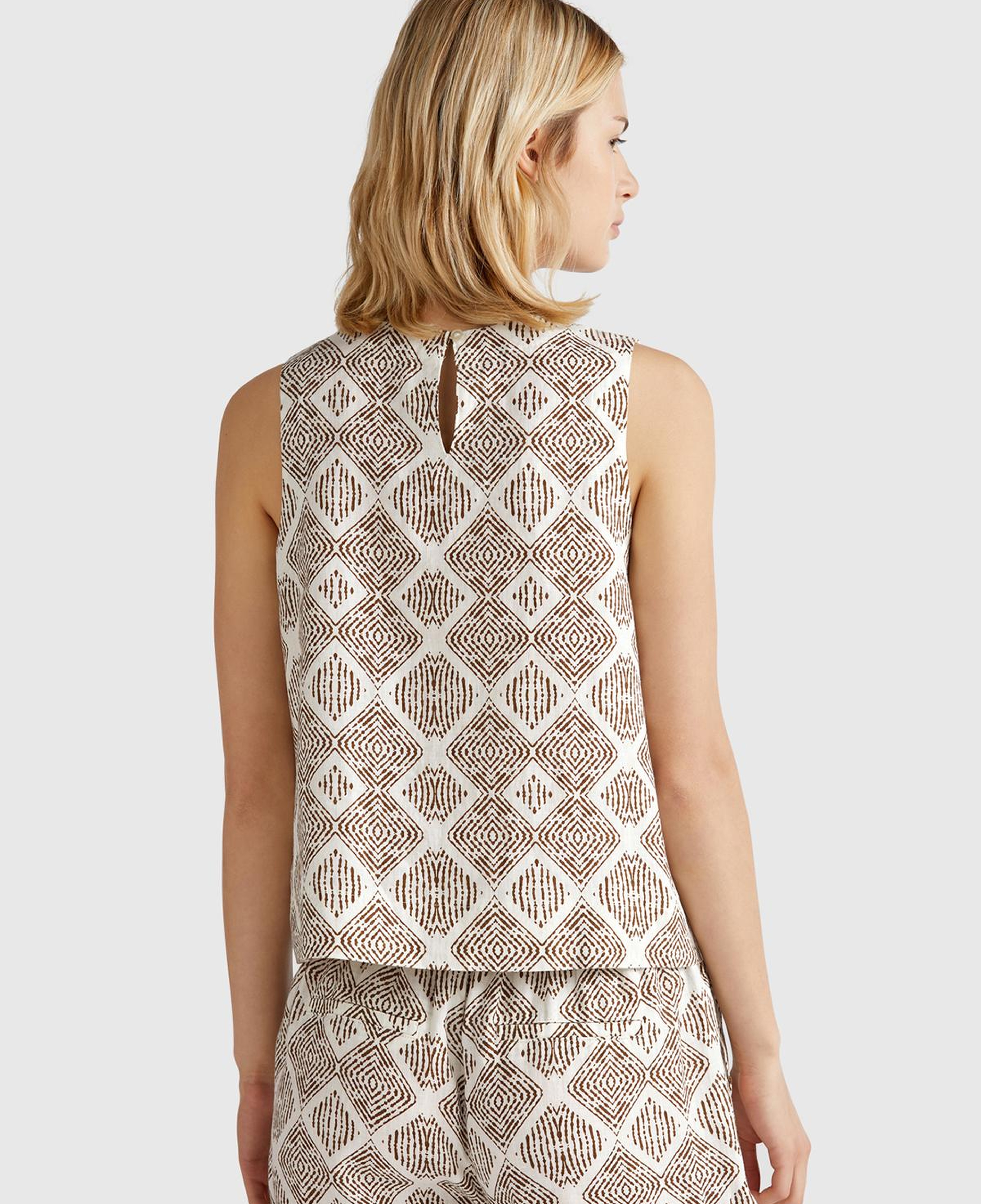 Kadın Beyaz Mix %100 Keten Desenli Kolsuz Bluz