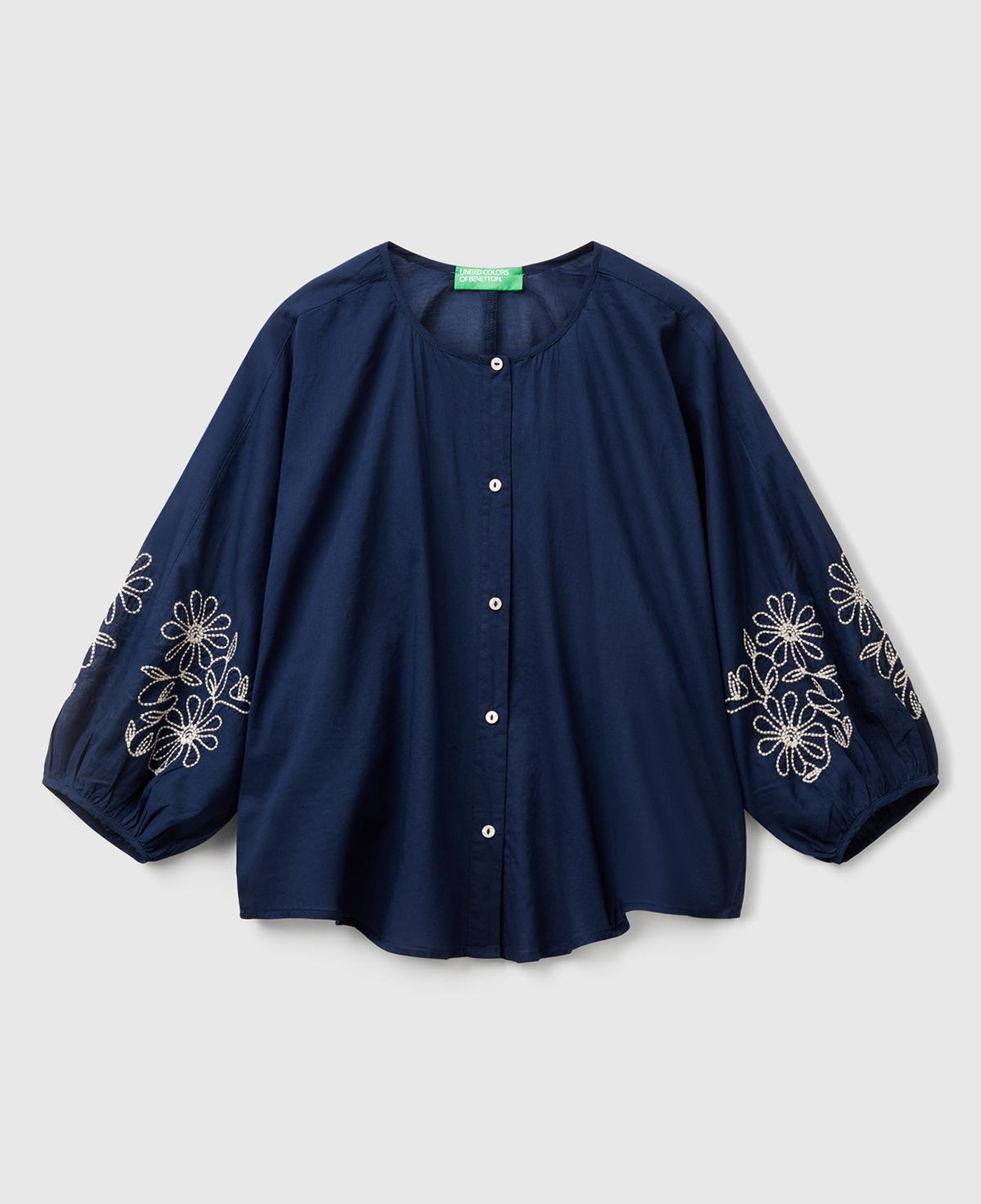Kadın Lacivert %100 Koton Rahat Kalıp Kolları Çiçek İşlemeli Hakim Yaka Gömlek