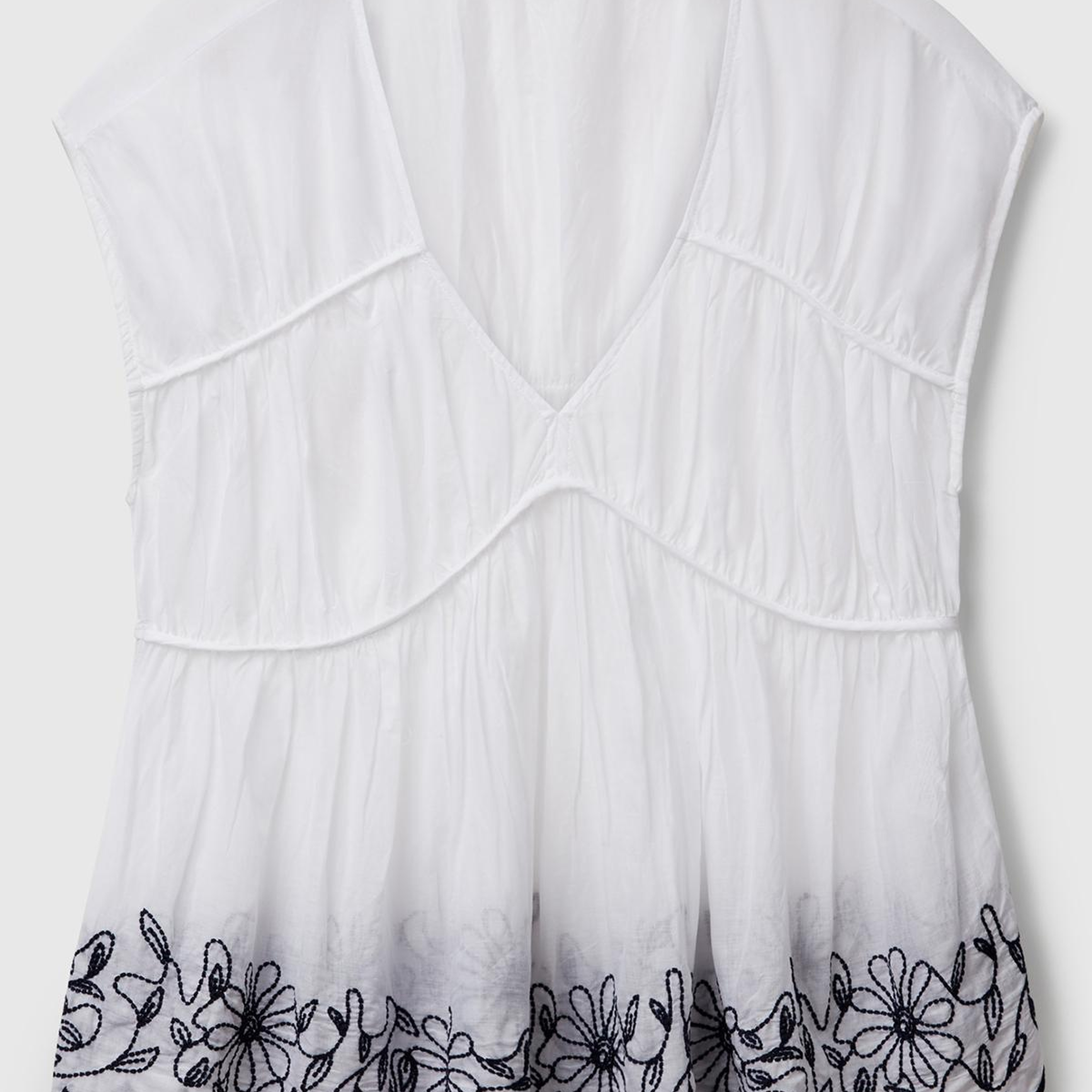 Kadın Beyaz %100 Koton Rahat Kalıp Çiçek İşlemeli Kısa Kollu Bluz