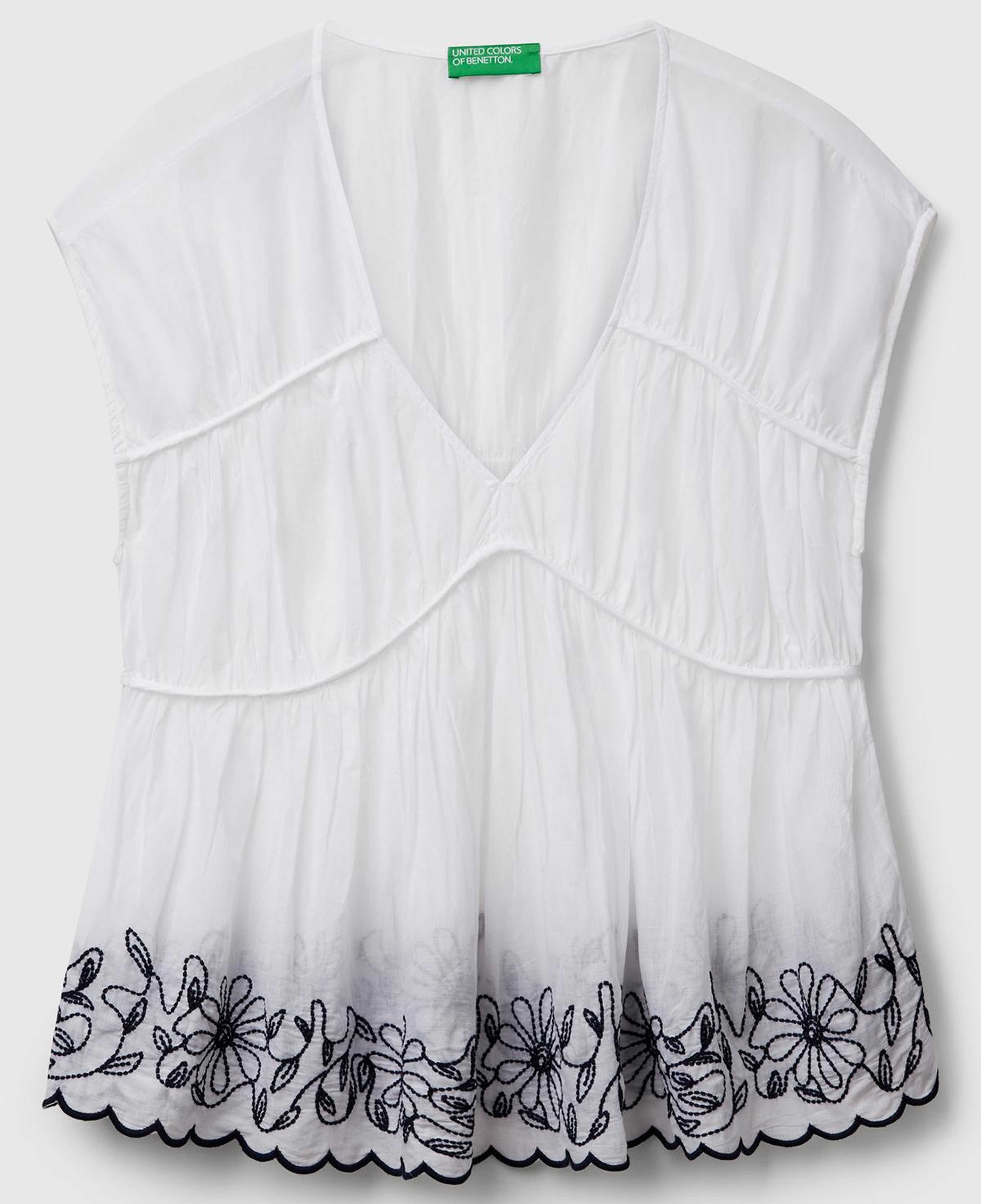 Kadın Beyaz %100 Koton Rahat Kalıp Çiçek İşlemeli Kısa Kollu Bluz