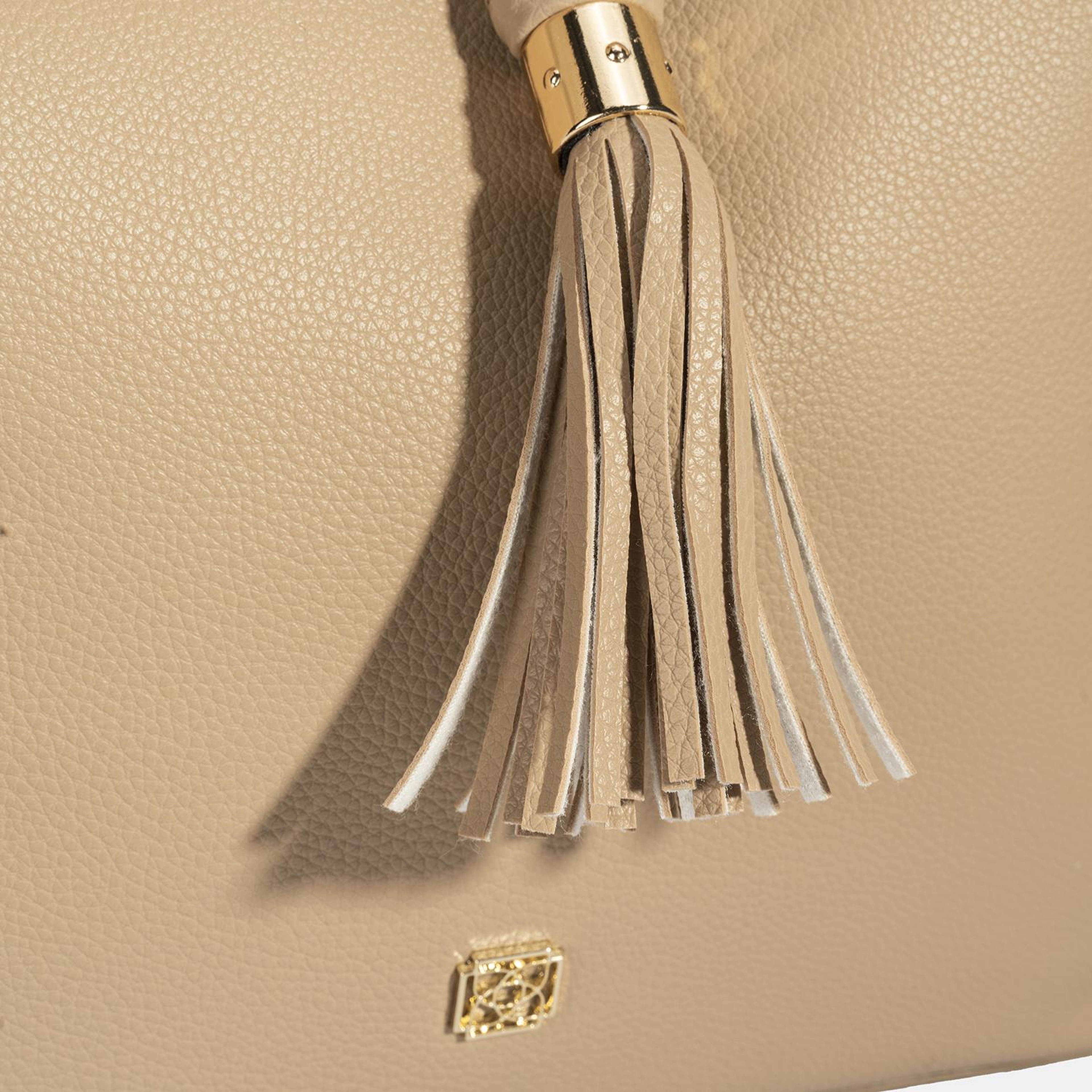 Kadın Bej Püskül Detaylı Omuz Çantası