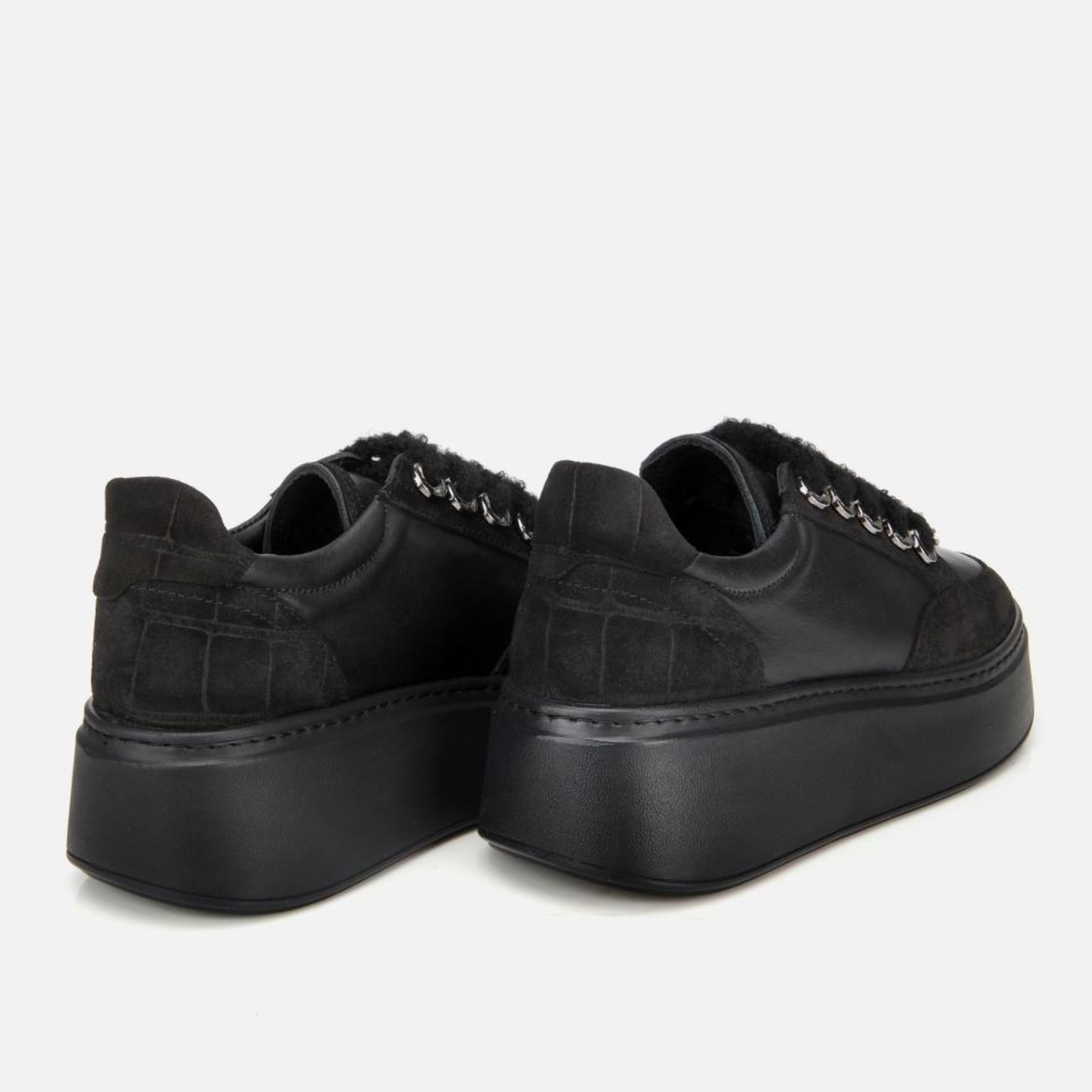 Kadın Deri Siyah Bağcık Detaylı Kalın Tabanlı Spor Ayakkabı