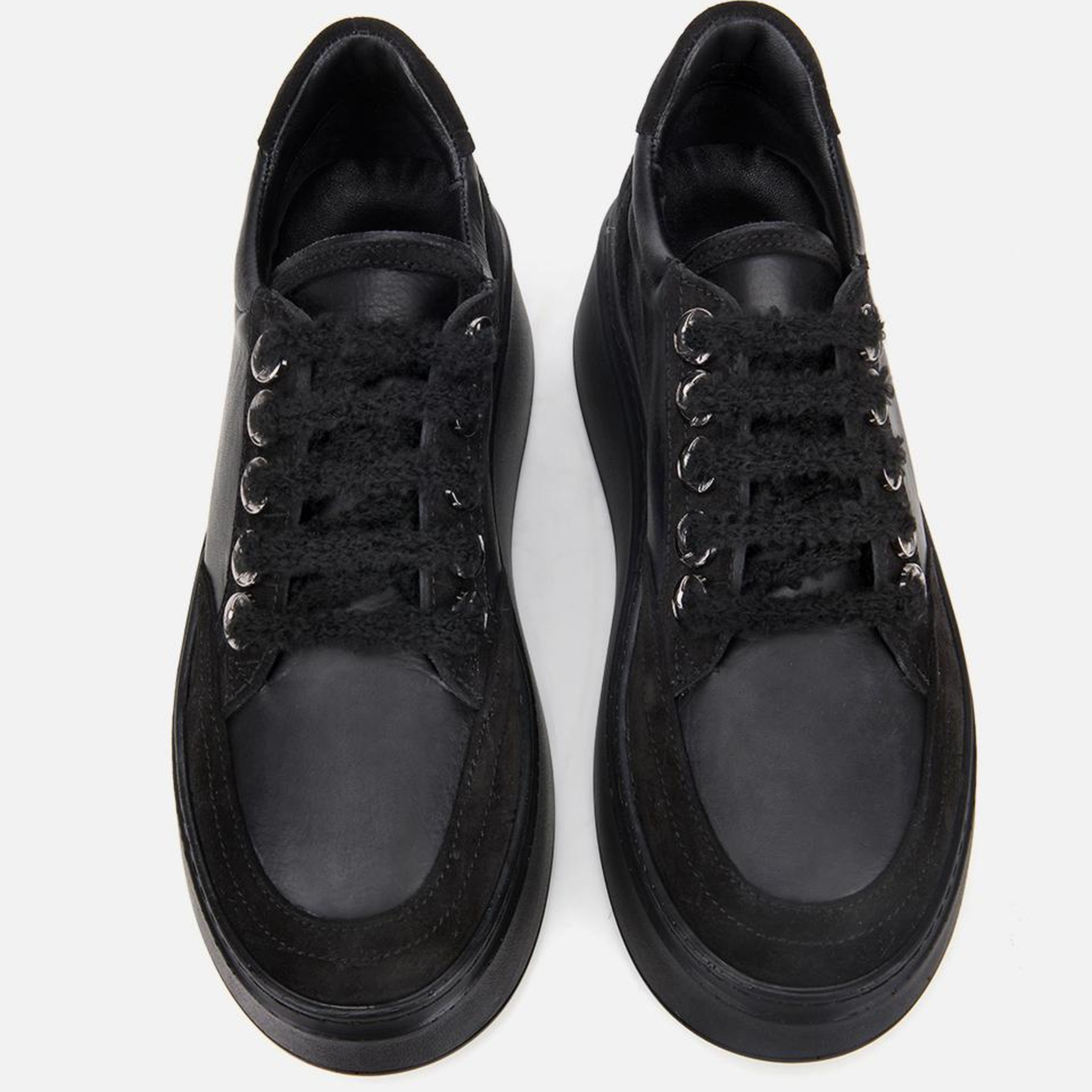 Kadın Deri Siyah Bağcık Detaylı Kalın Tabanlı Spor Ayakkabı