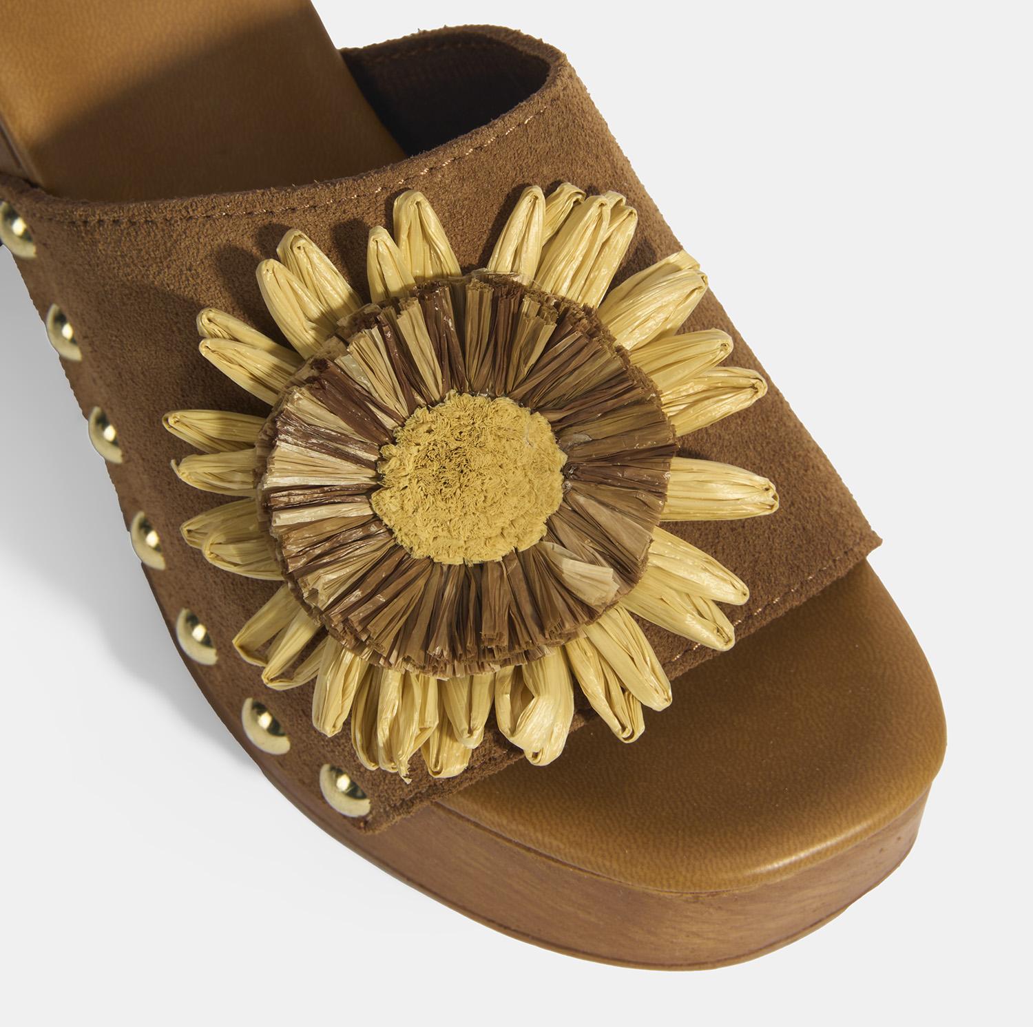 Kadın Taba Çiçek Aksesuarlı Süet Topuklu Terlik