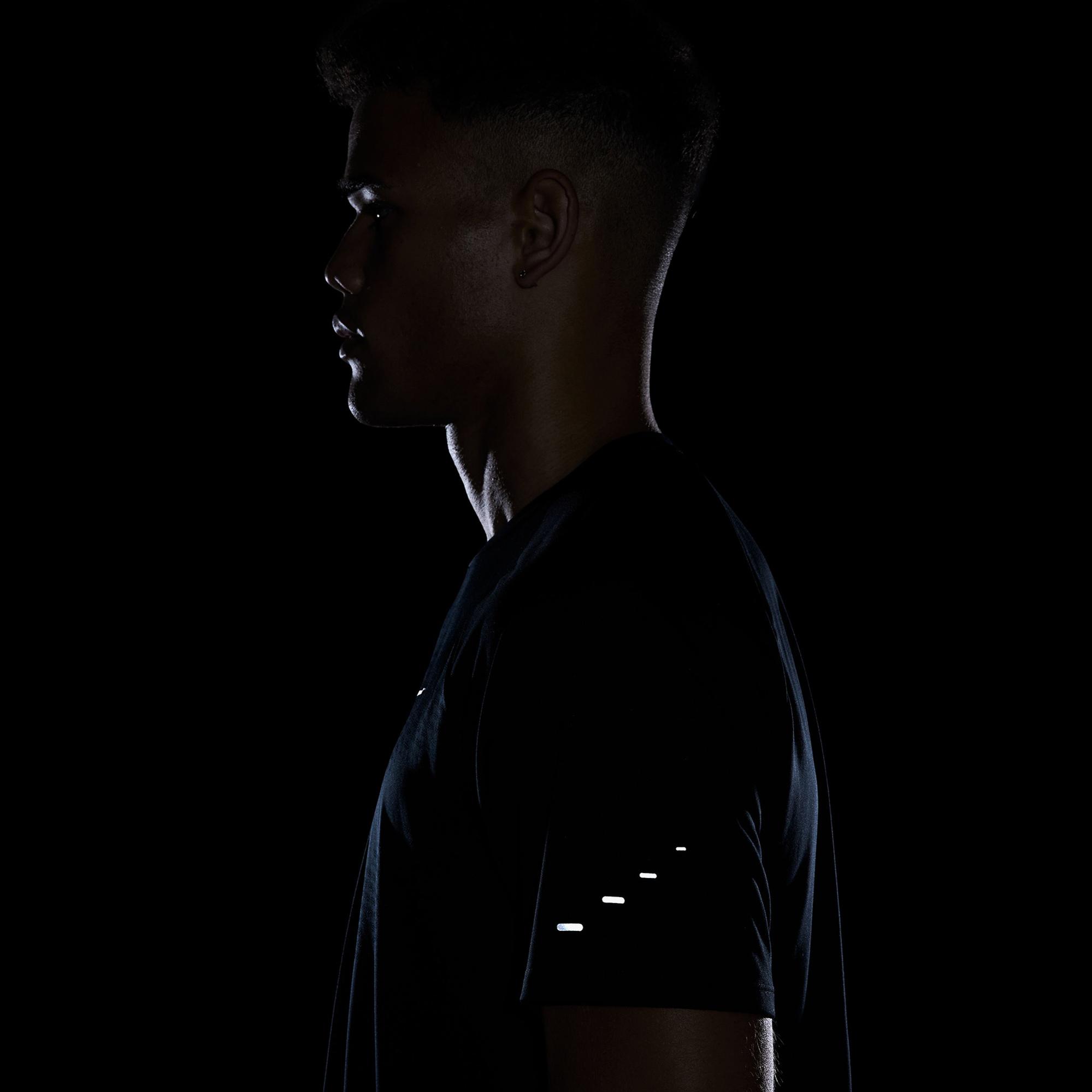 Nike Dri-Fit Stride Erkek Siyah T-Shirt