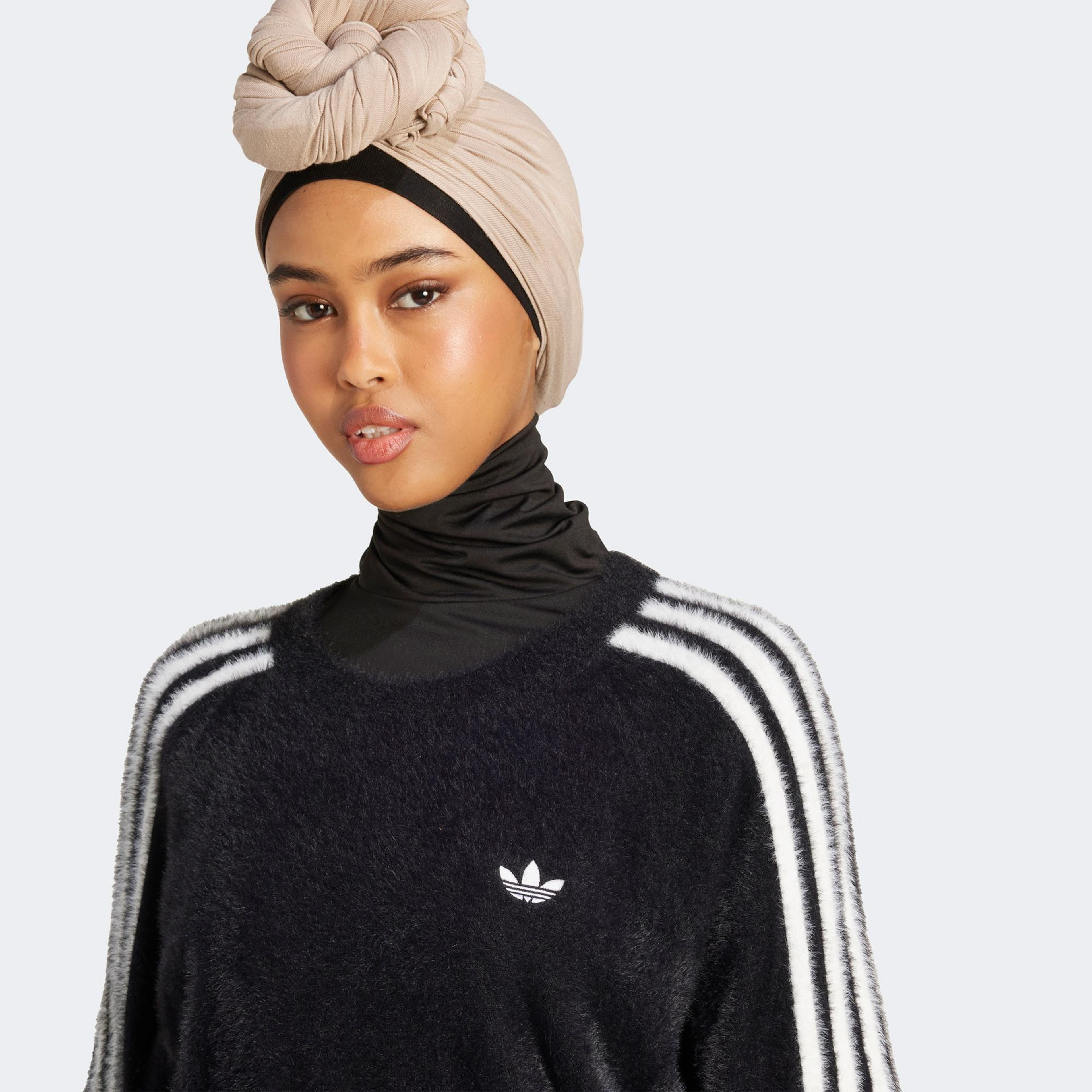 adidas Holiday Kadın Siyah Sweatshirt