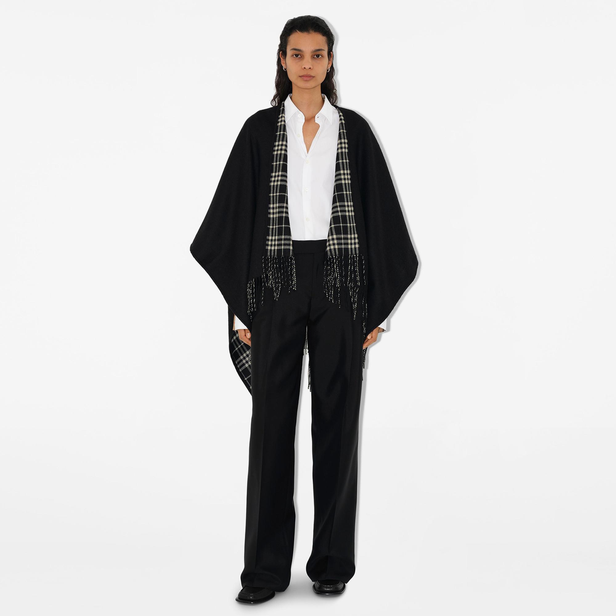 Burberry Reversible Check Yün Kadın Siyah Panço