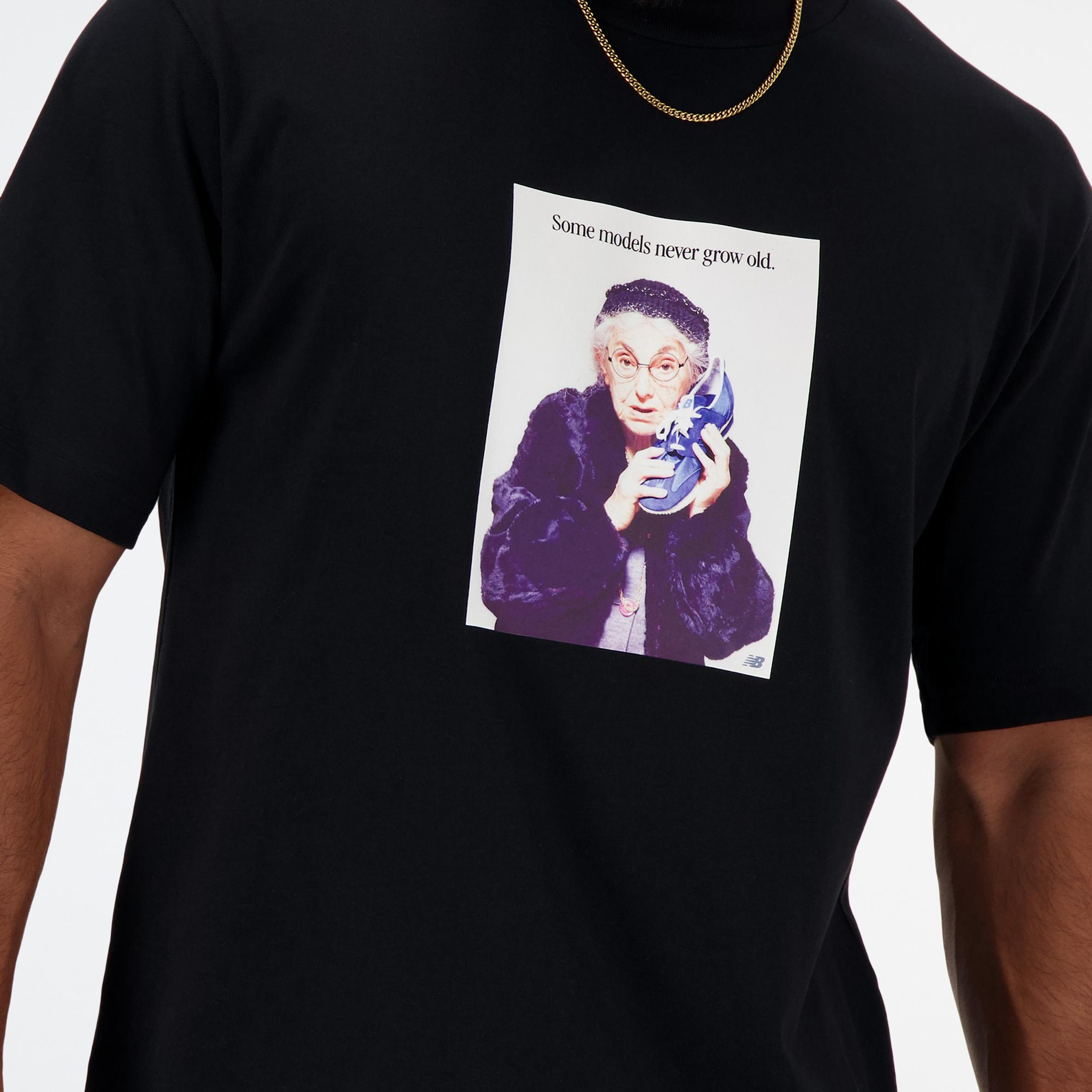 New Balance Athletics Models Never Age Relaxed Erkek Siyah T-Shirt