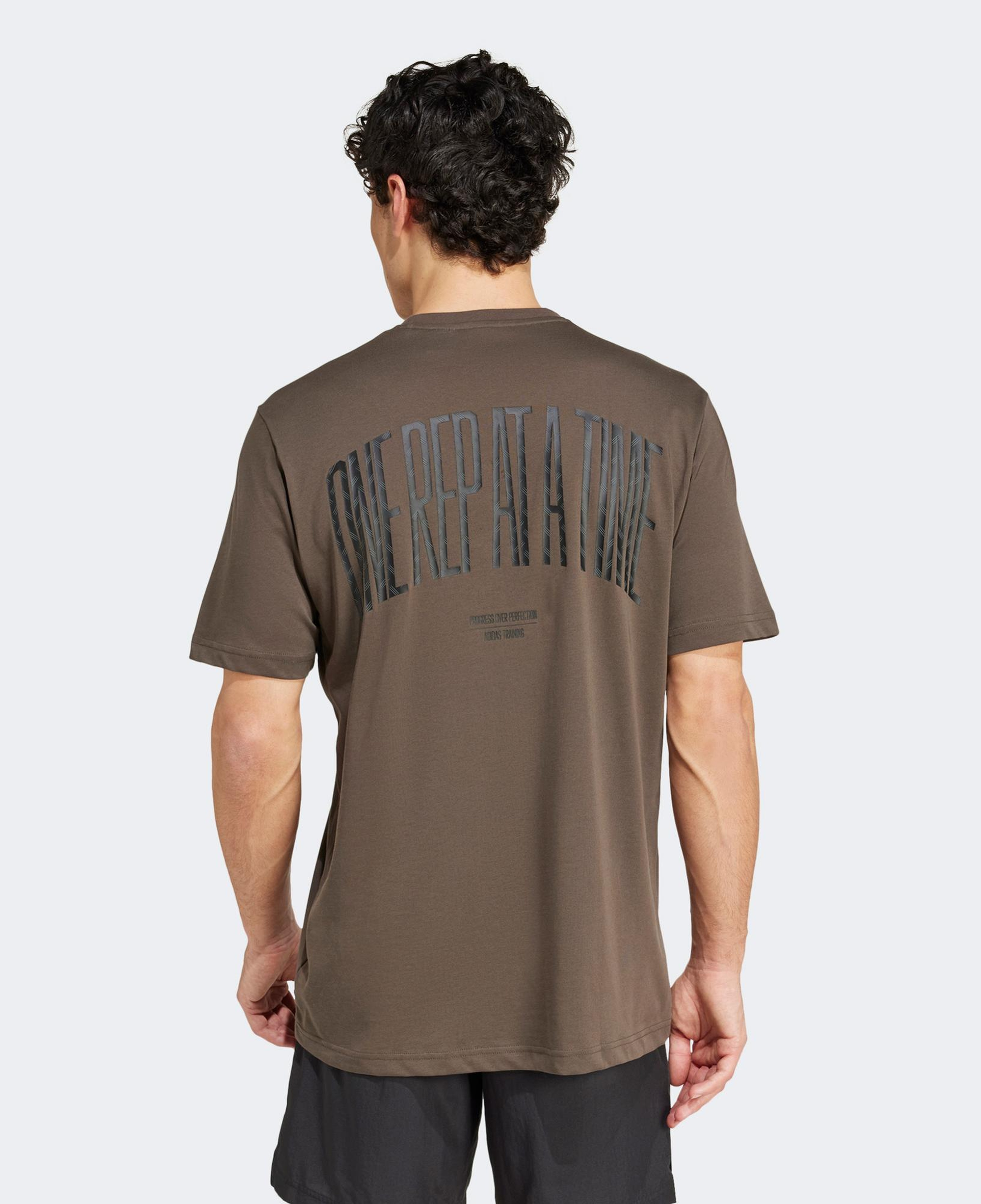 adidas Strength Graphic Erkek Kahverengi T-Shirt