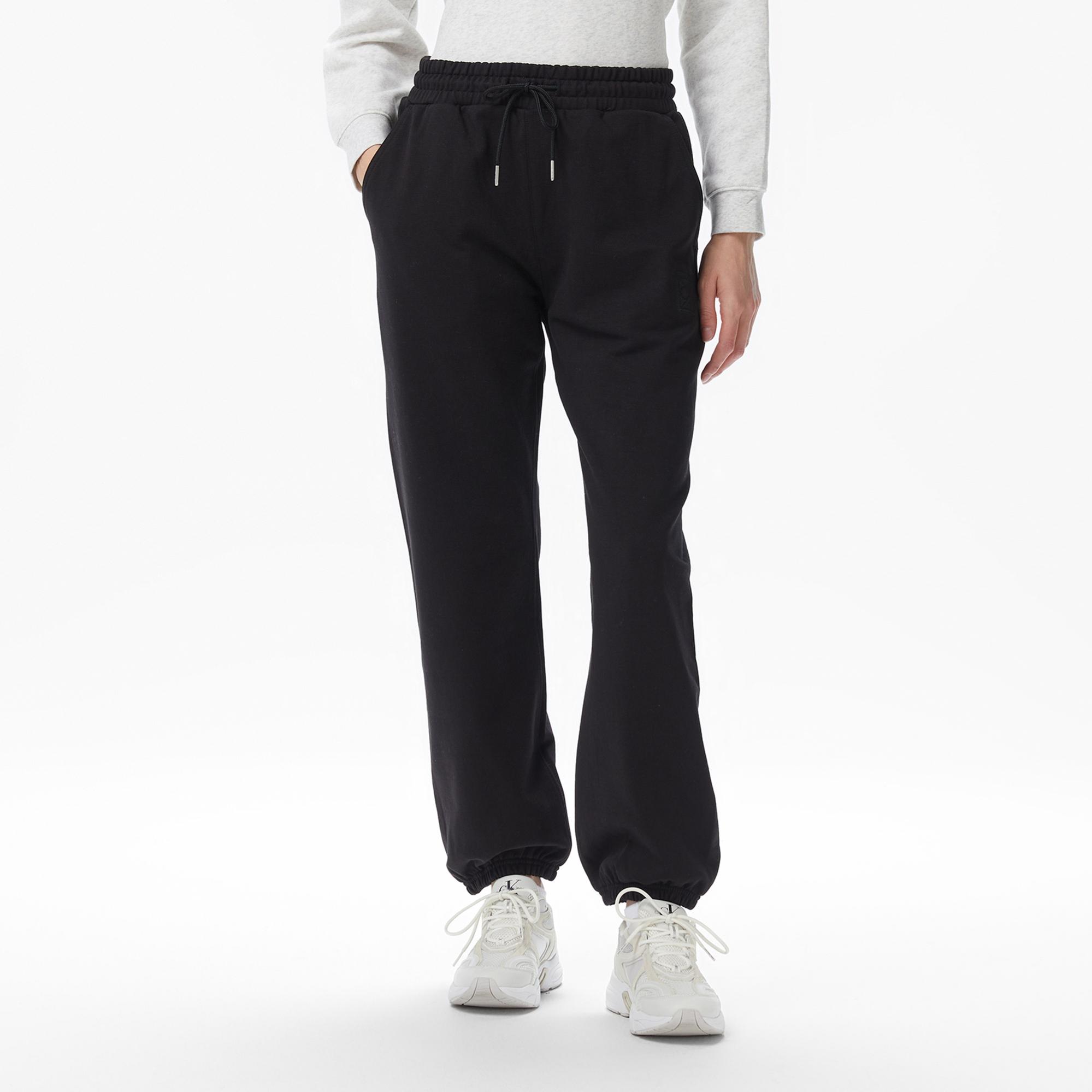 Calvin Klein Premium Terry Emblem Relaxed Jogger Kadın Siyah Eşofman Altı