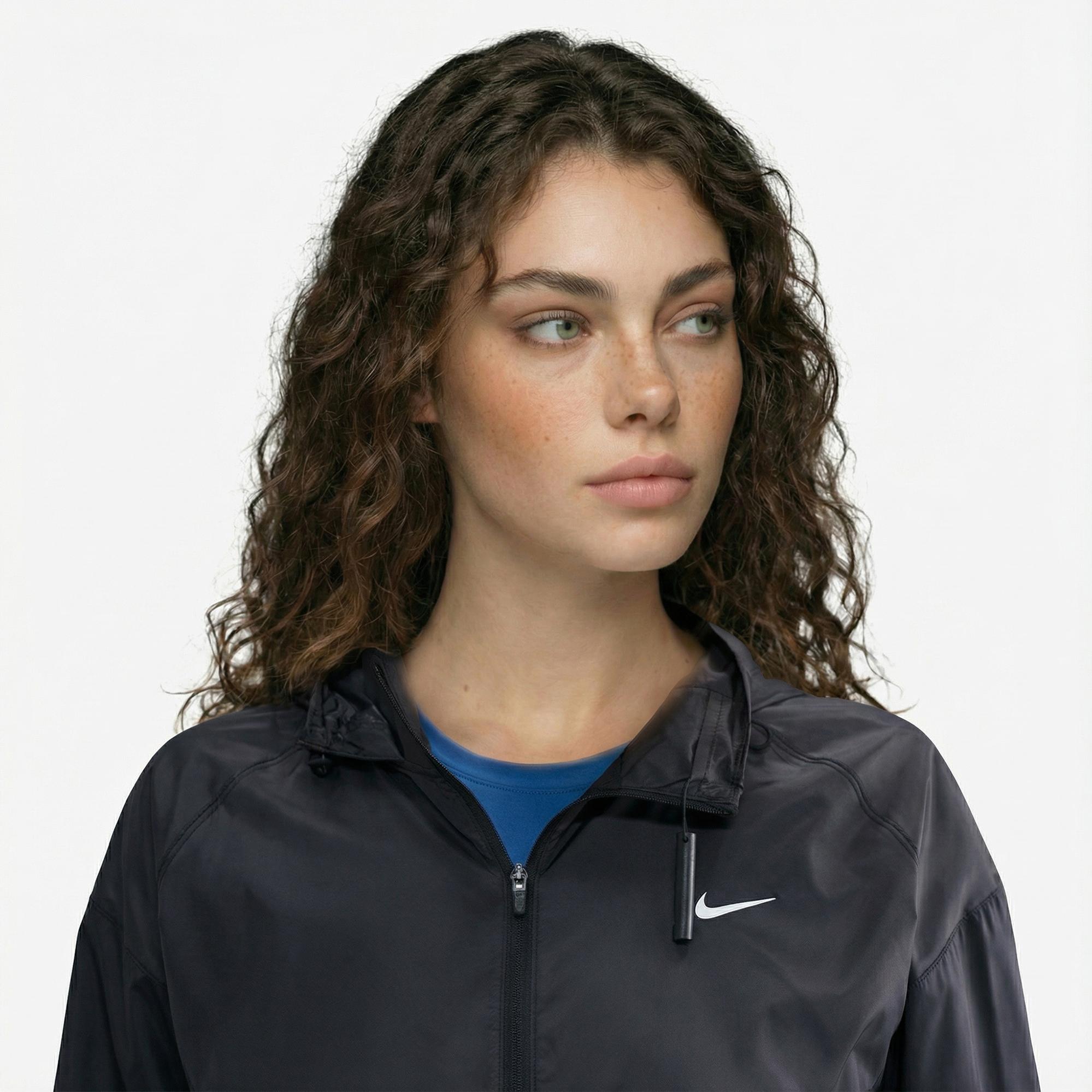 Nike Tempo Repel Kadın Siyah Yağmurluk