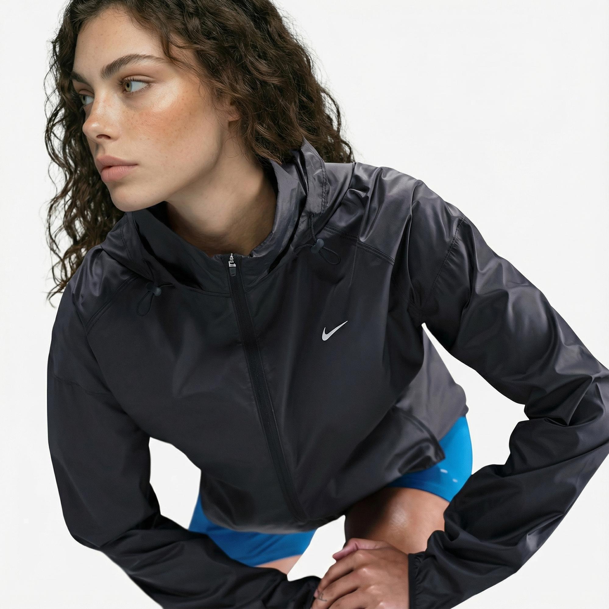 Nike Tempo Repel Kadın Siyah Yağmurluk