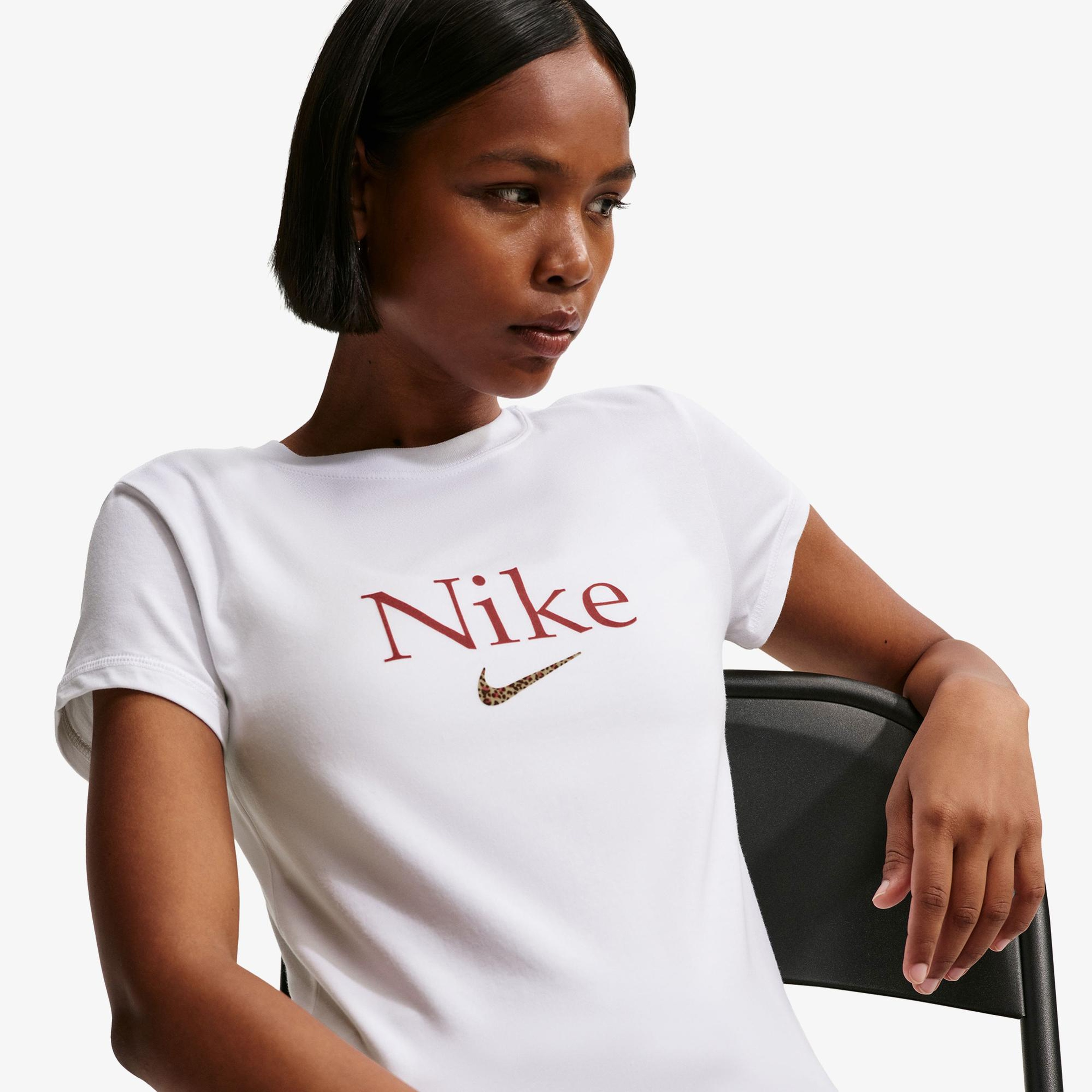 Nike Sportswear Kadın Beyaz Crop T-Shirt