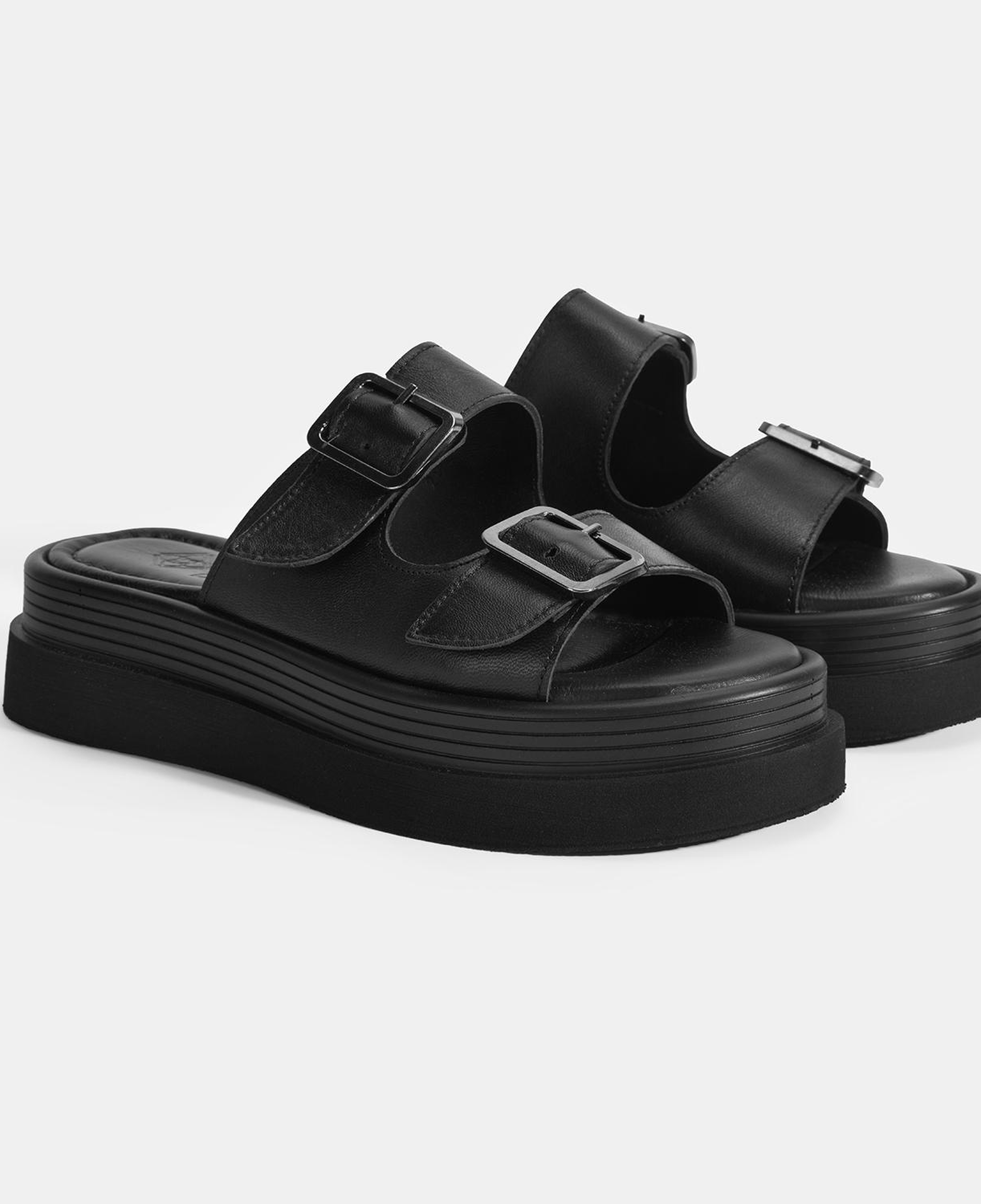 Kadın Siyah Ayarlanabilir Tokalı Terlik