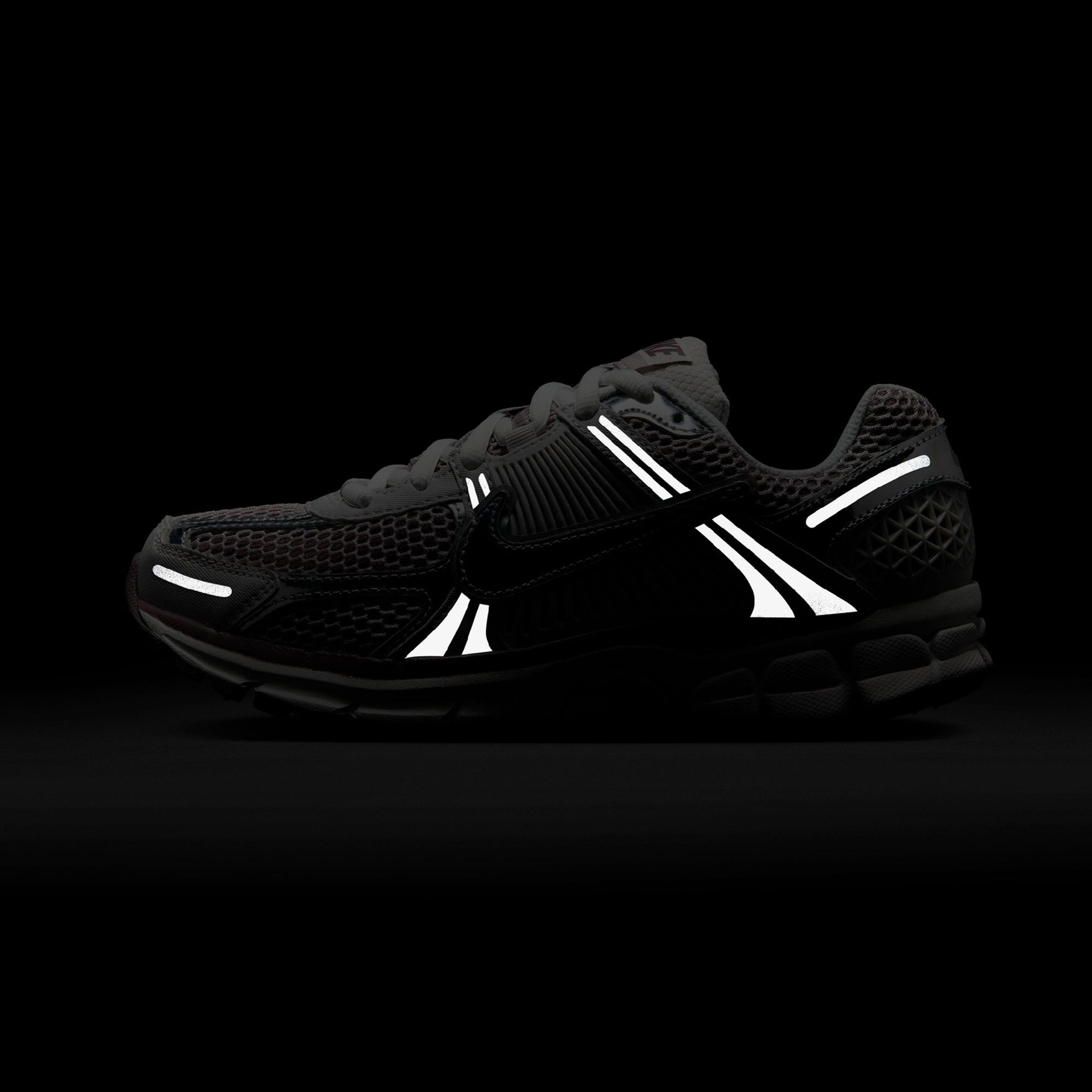 Nike Zoom Vomero 5 Kadın Gri Spor Ayakkabı