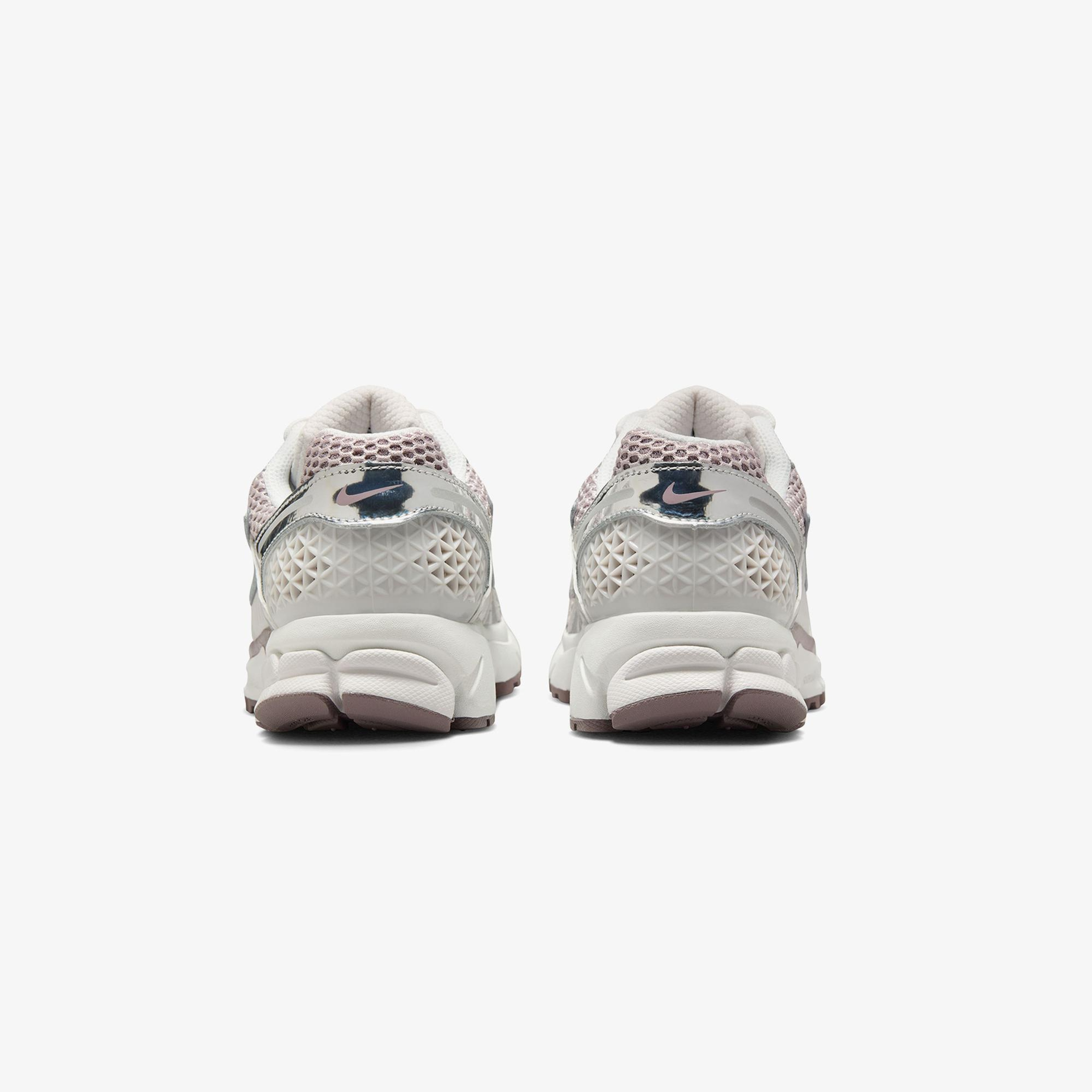 Nike Zoom Vomero 5 Kadın Gri Spor Ayakkabı