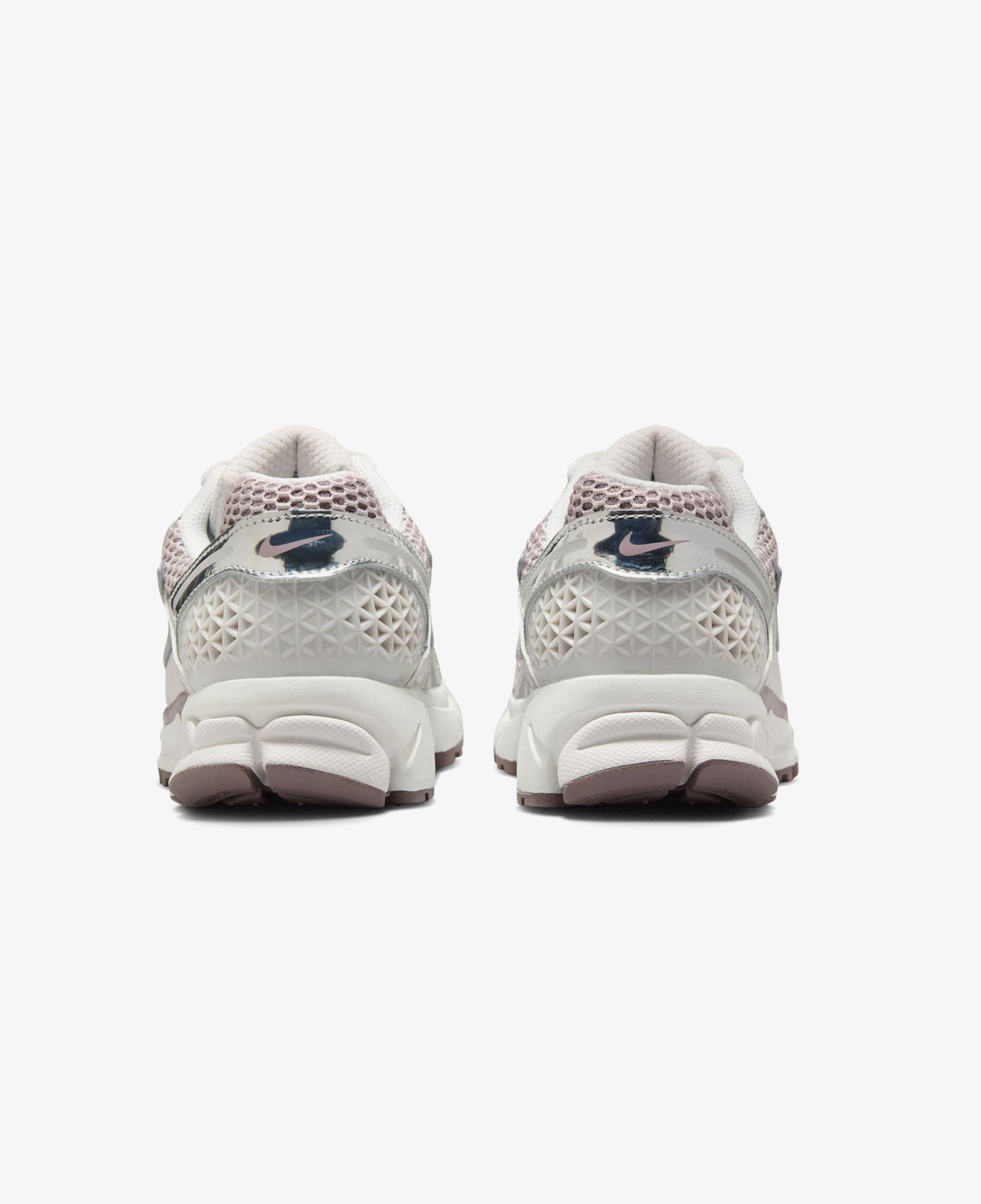 Nike Zoom Vomero 5 Kadın Gri Spor Ayakkabı