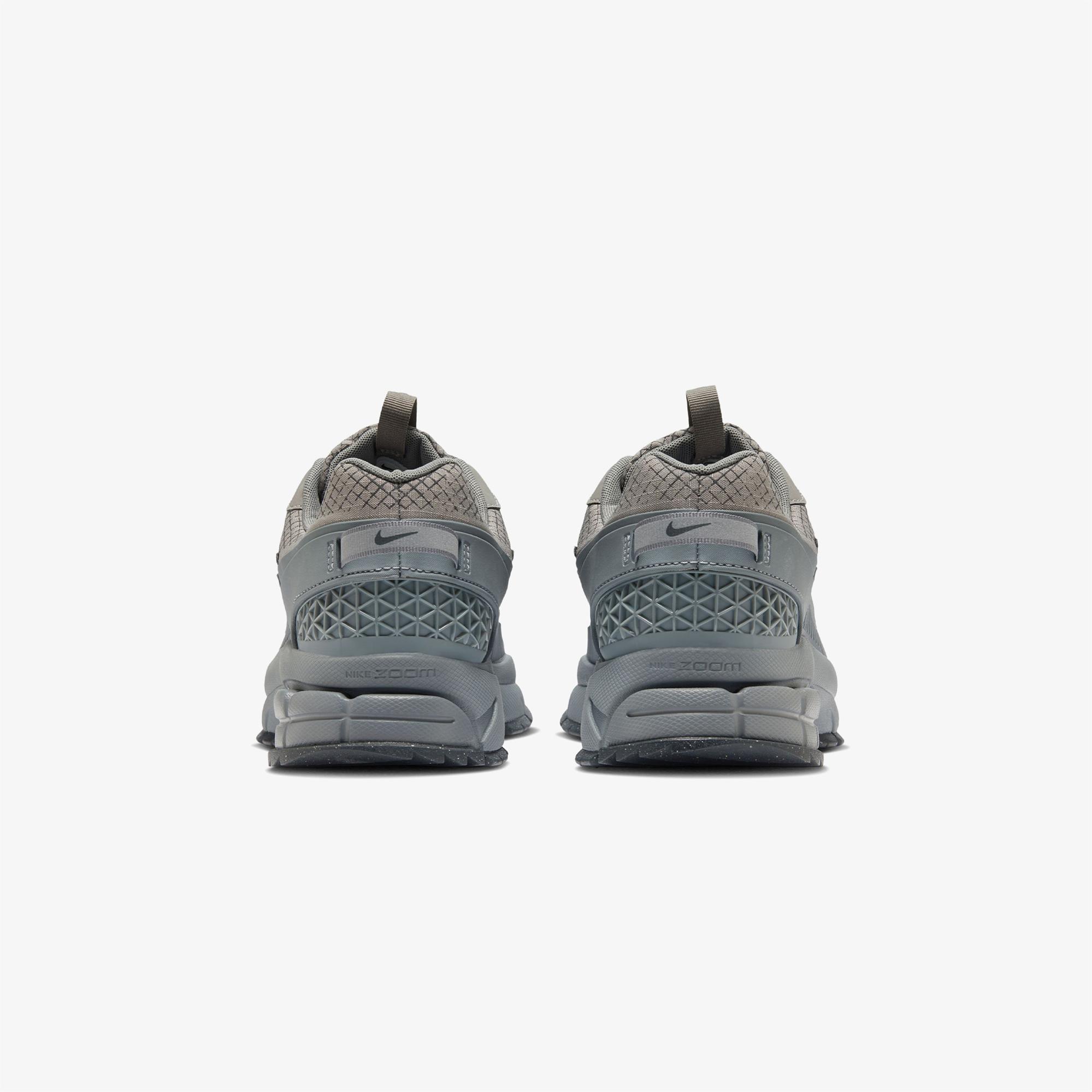 Nike Zoom Vomero Roam Erkek Gri Spor Ayakkabı