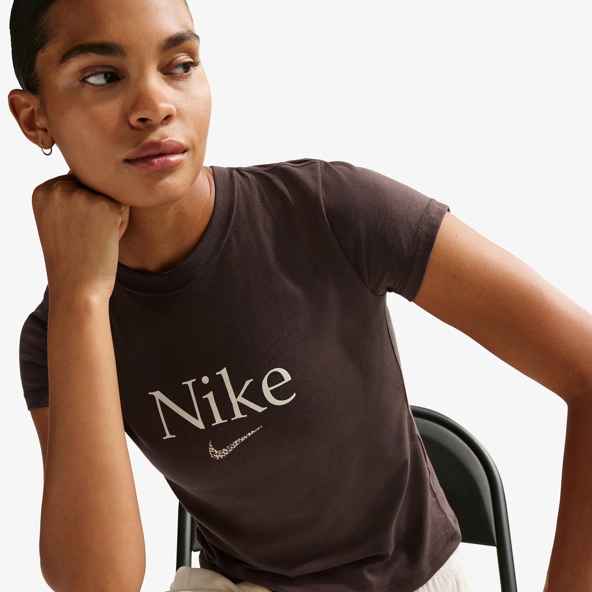 Nike Sportswear Kadın Kahverengi Crop T-Shirt