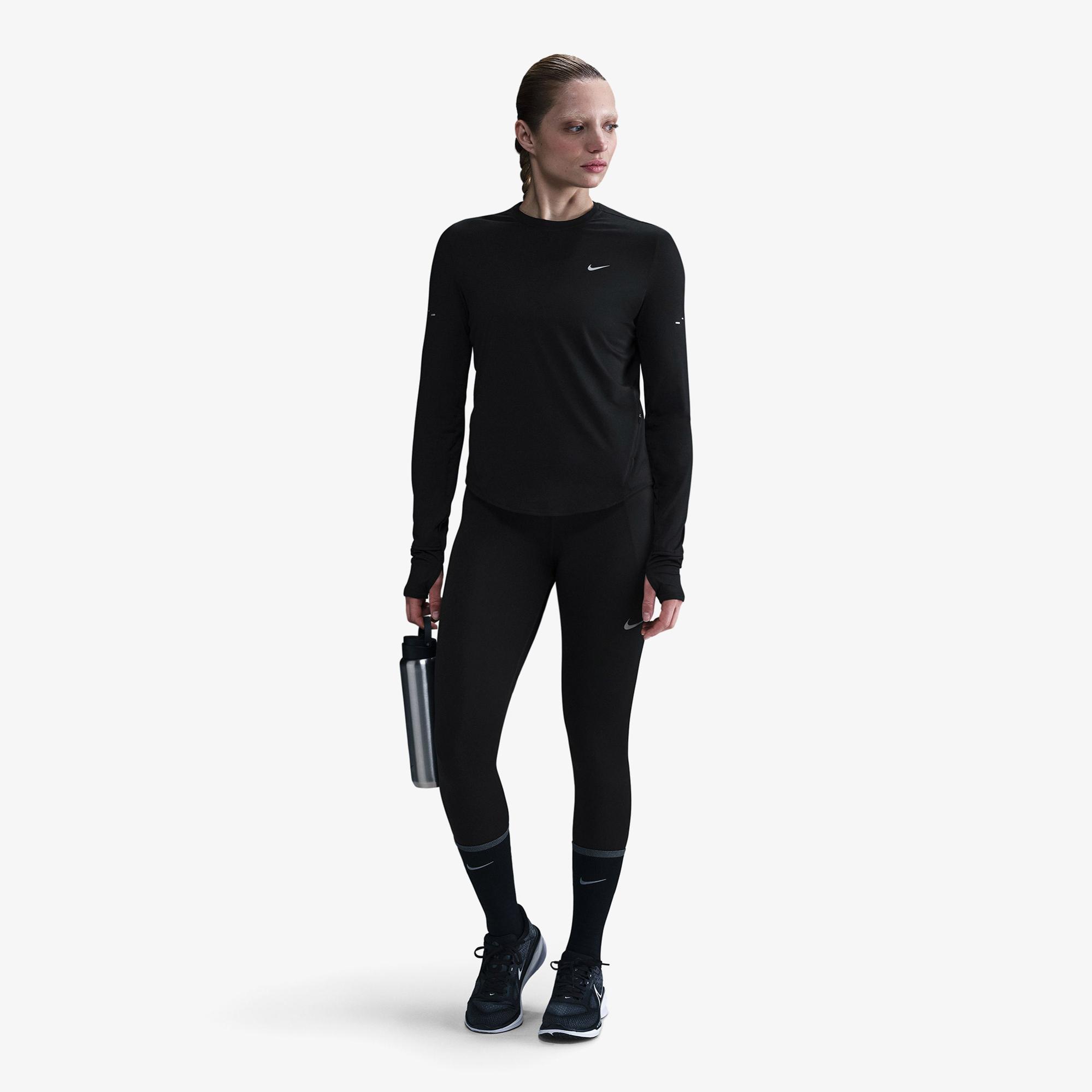 Nike Swift Dri-Fit Kadın Siyah T-Shirt