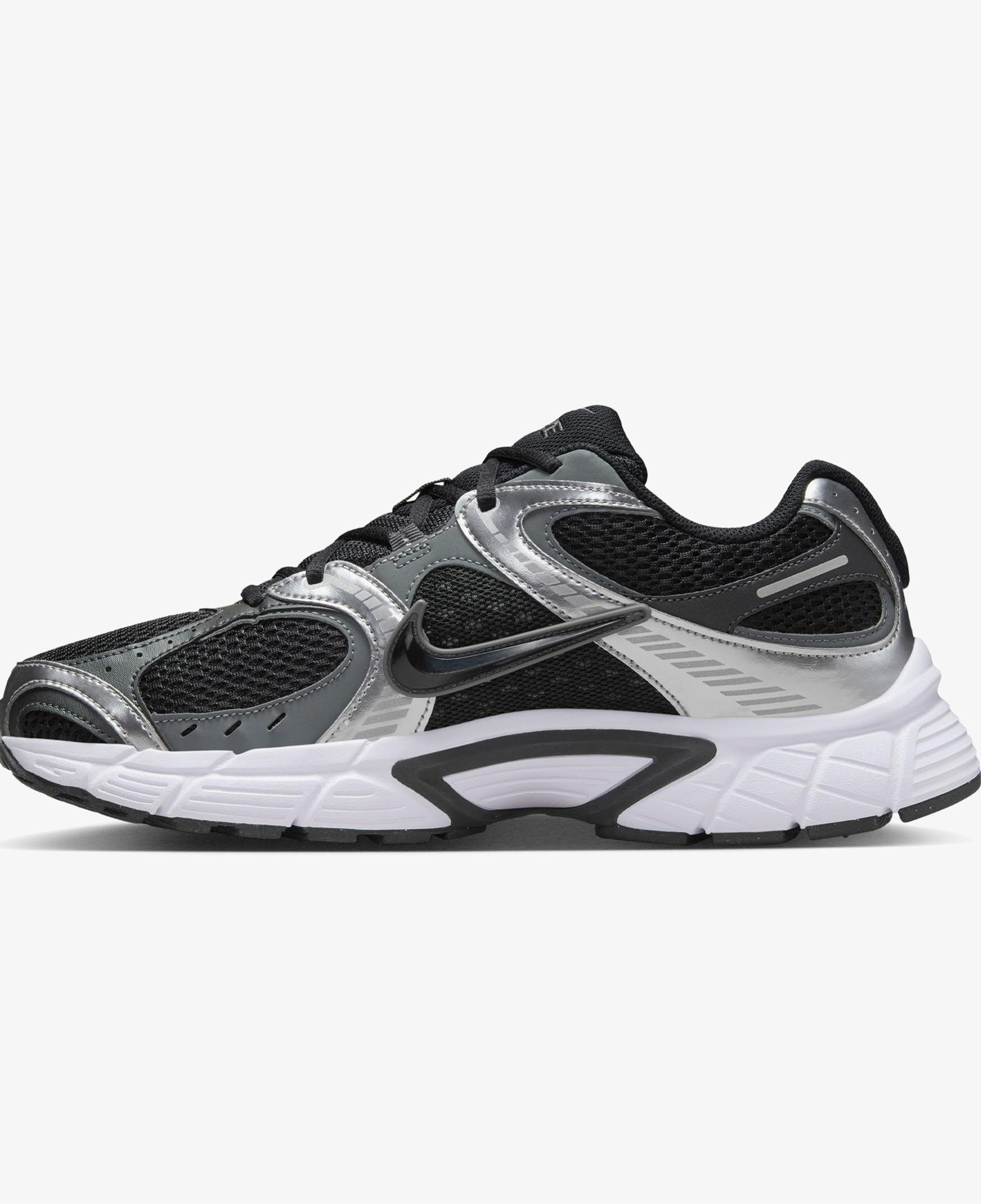 Nike V5 RNR Erkek Siyah Spor Ayakkabı