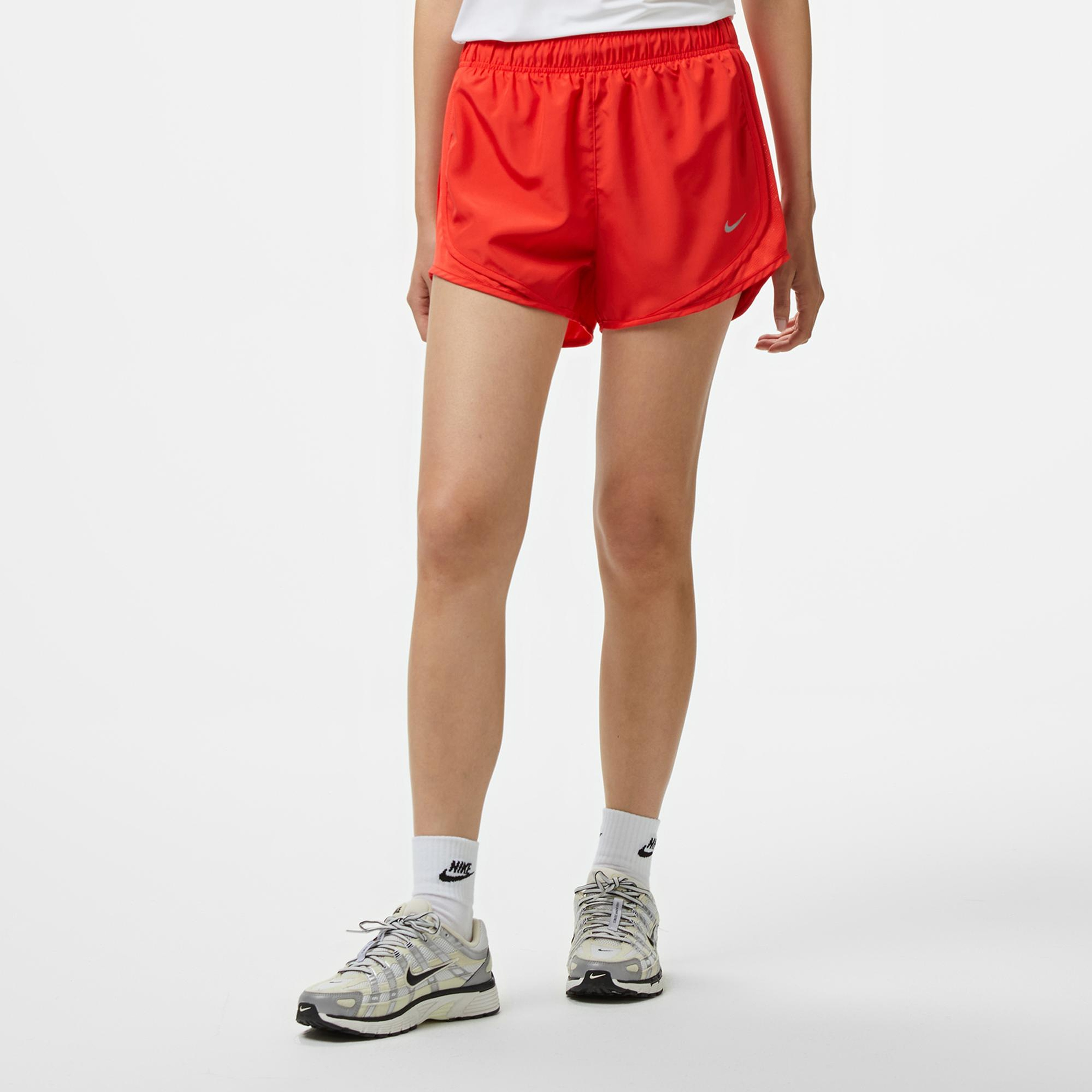 Nike Tempo Dri-Fit 8 cm Kadın Kırmızı Şort