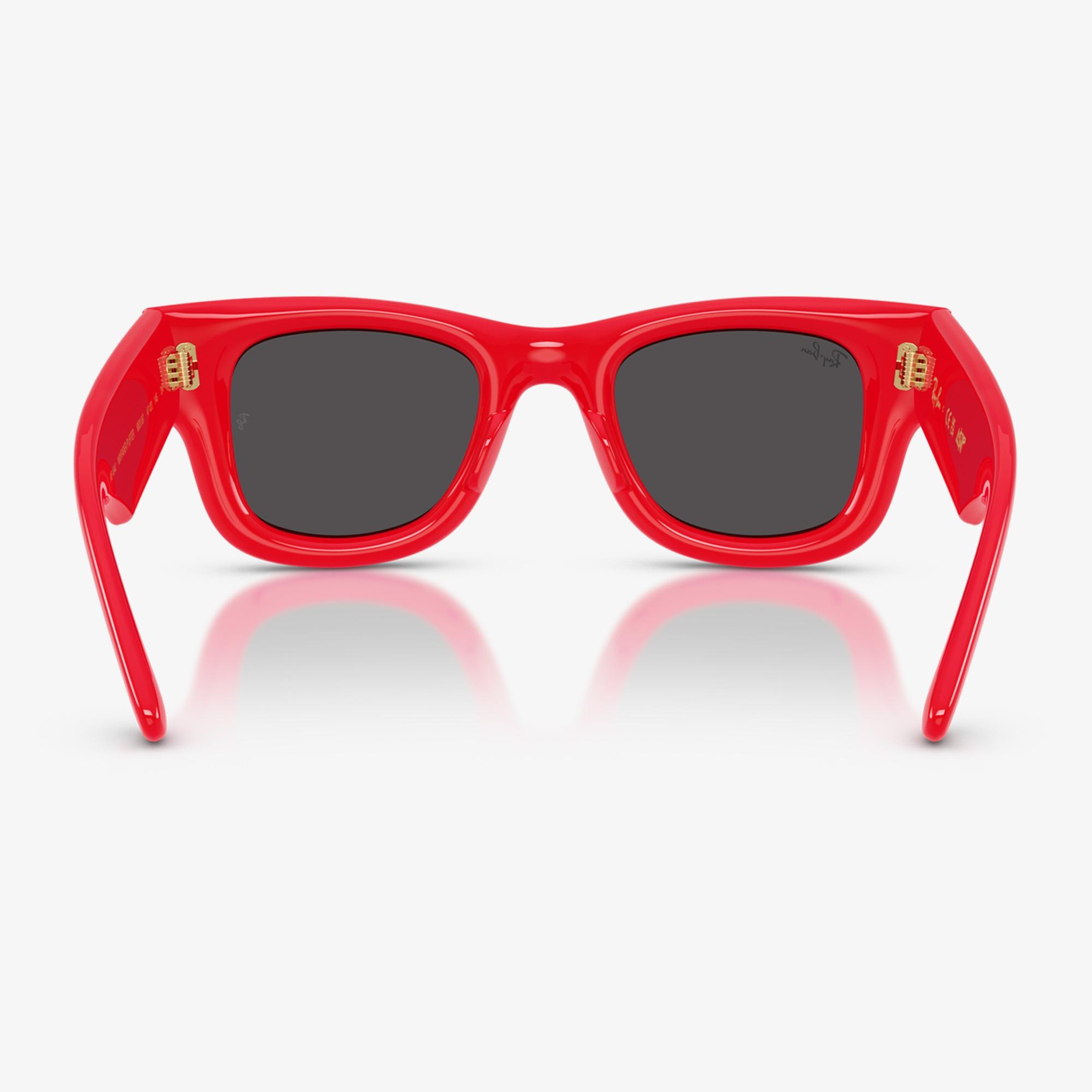 Ray-Ban Wayfarer Puffer RB4940 Unisex Kırmızı Güneş Gözlüğü