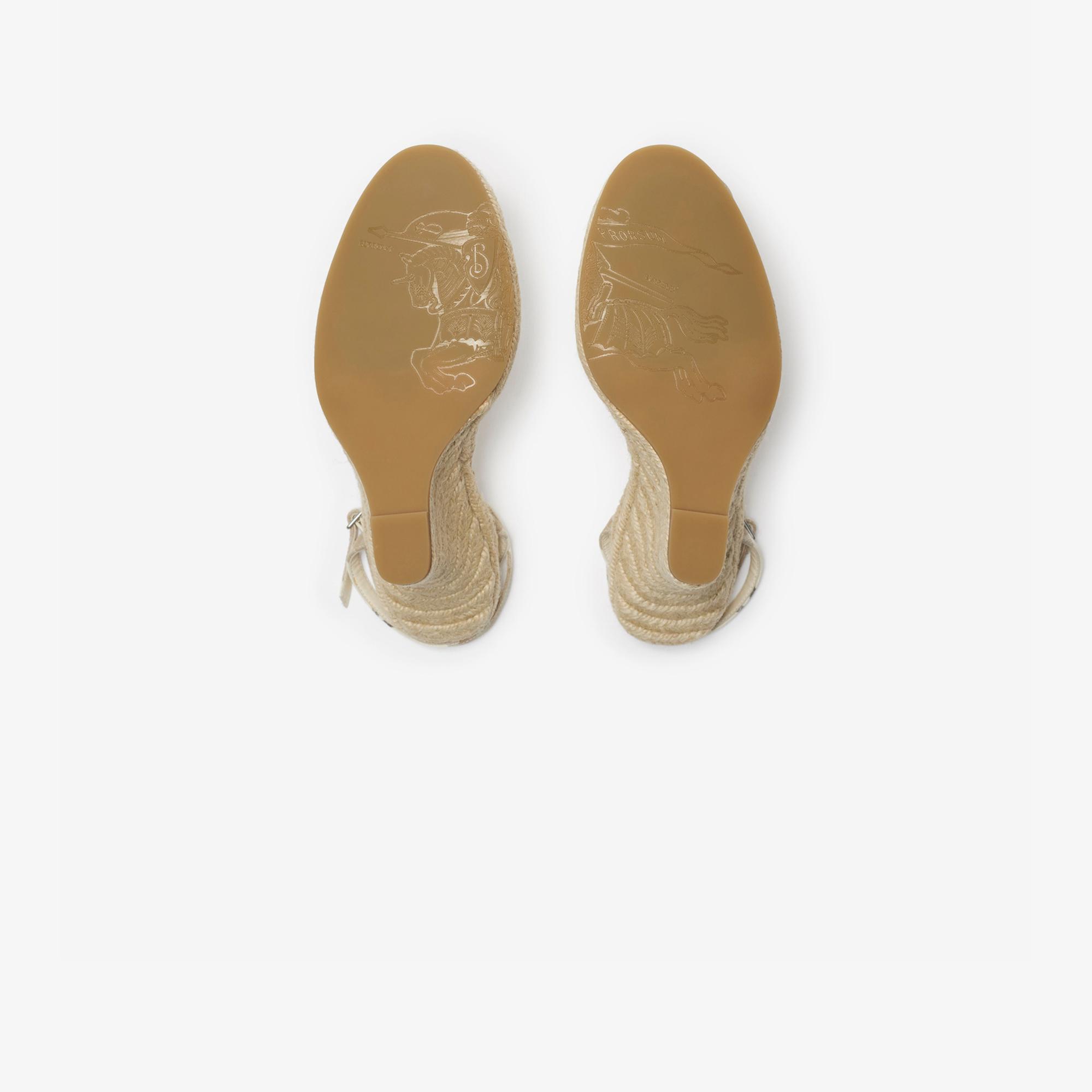 Burberry Mews Pumps Kadın Krem Espadril