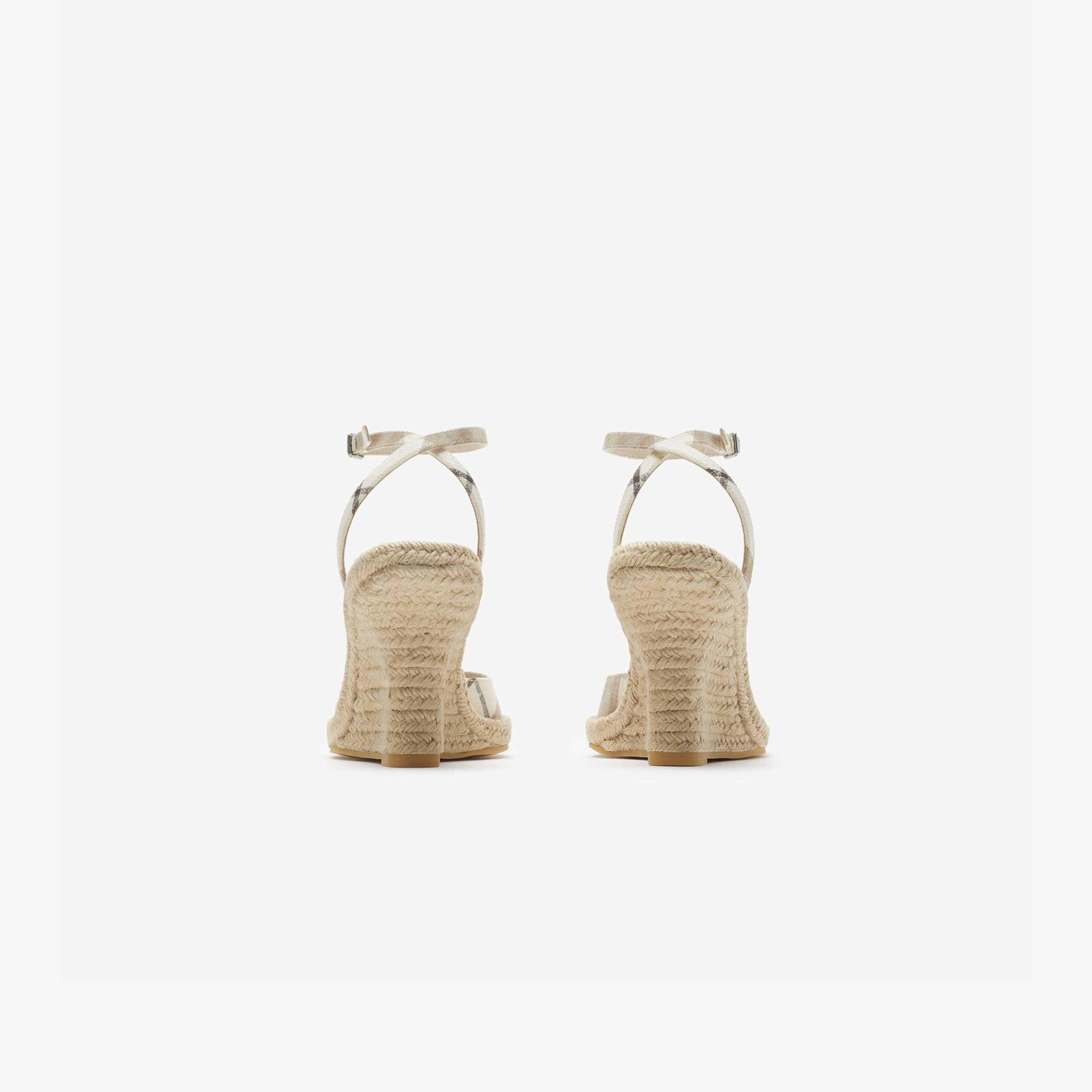 Burberry Mews Pumps Kadın Krem Espadril