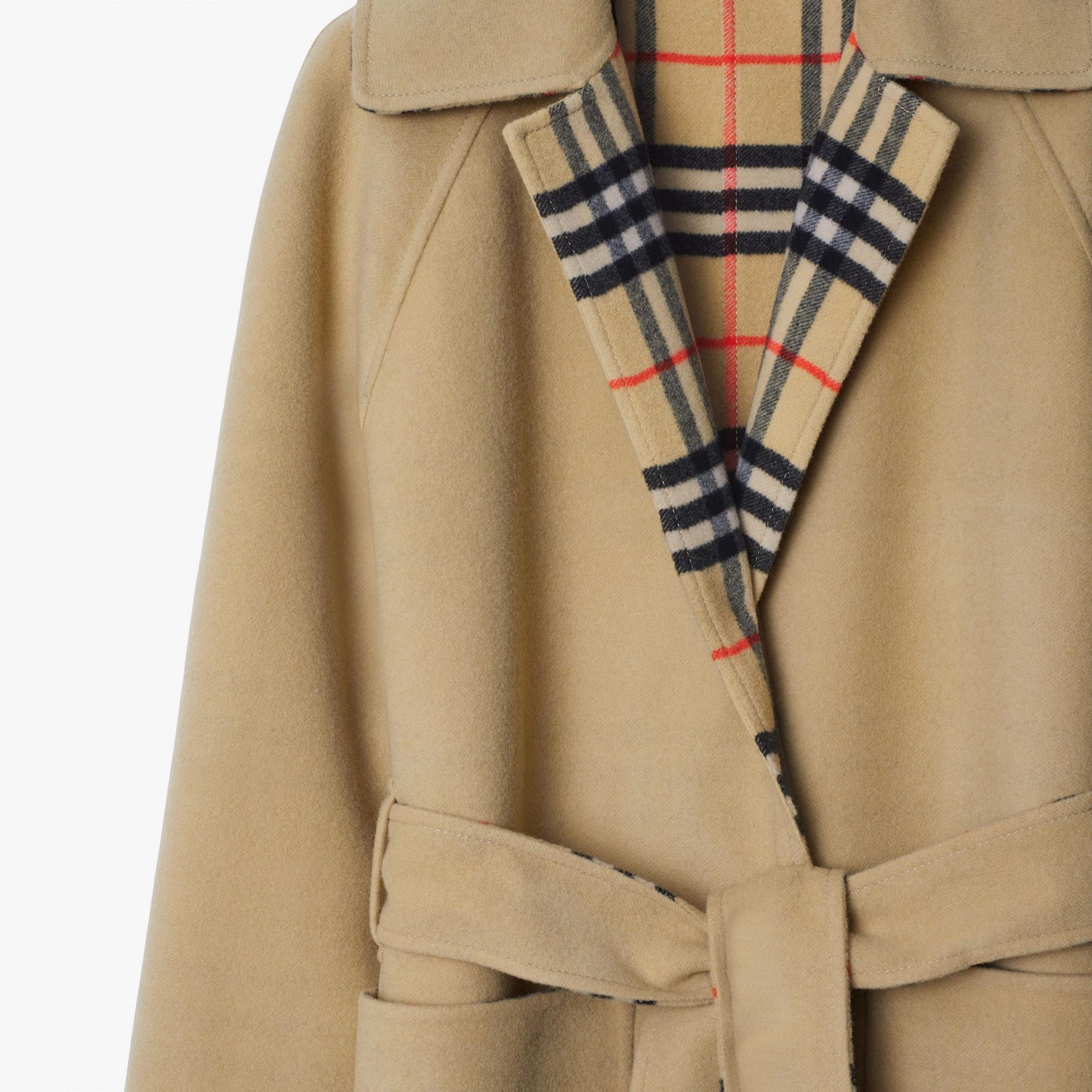 Burberry Giu Reversible Wool Wrap Kadın Bej Palto
