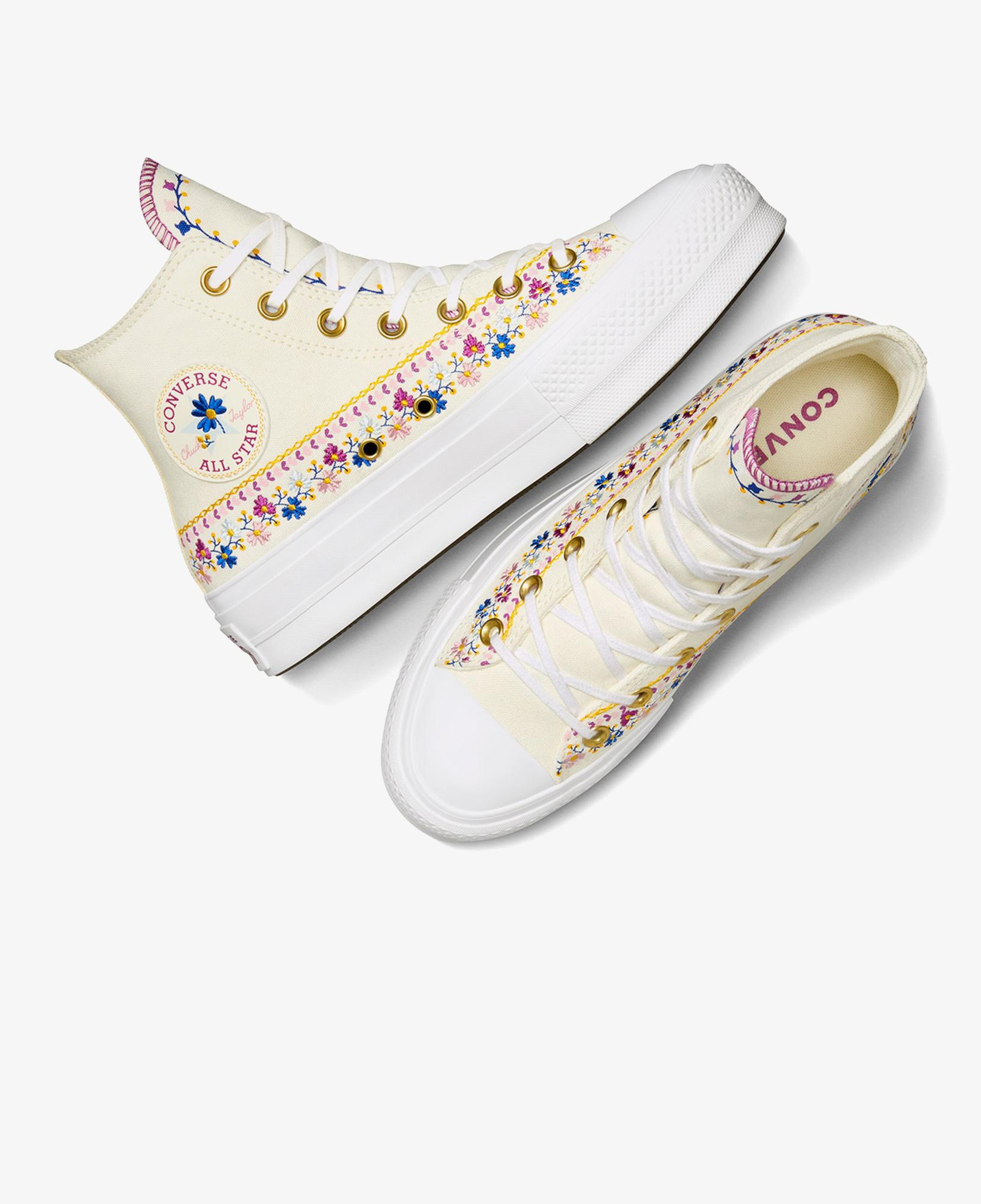 Converse Chuck Taylor All Star Lift Kadın Krem Platform Sneaker