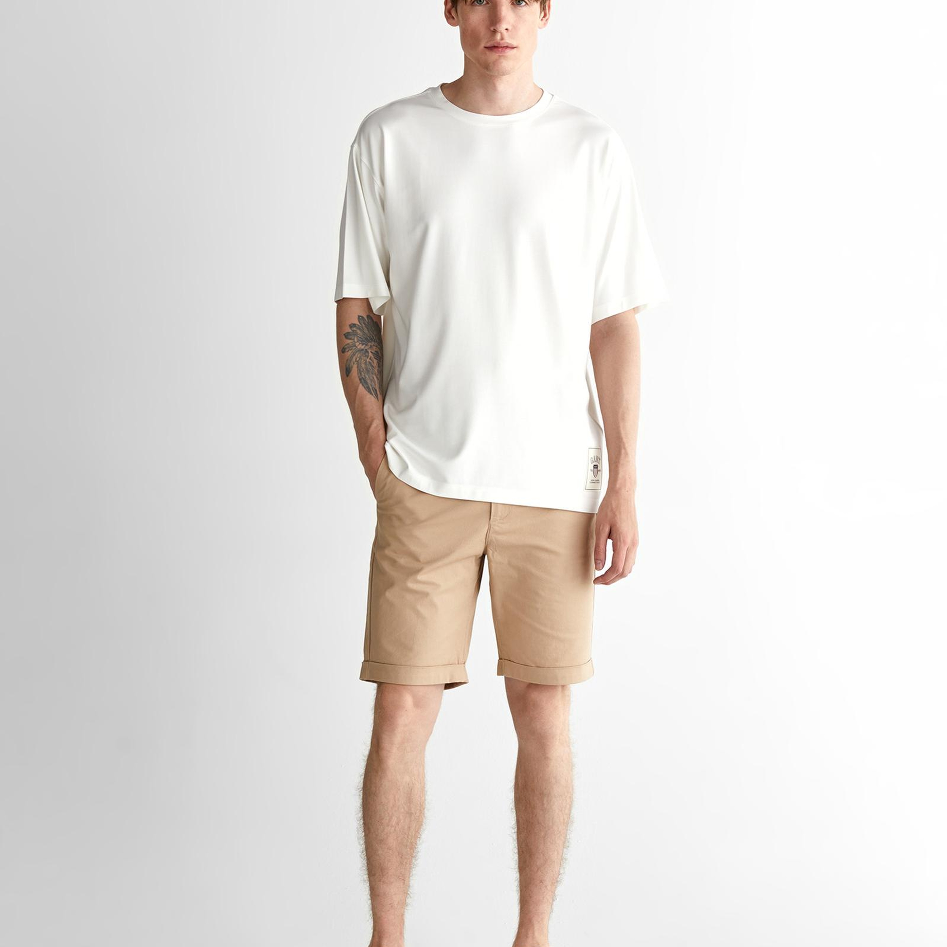 GANT Erkek Krem Relaxed Fit Bisiklet Yaka Logolu T-Shirt