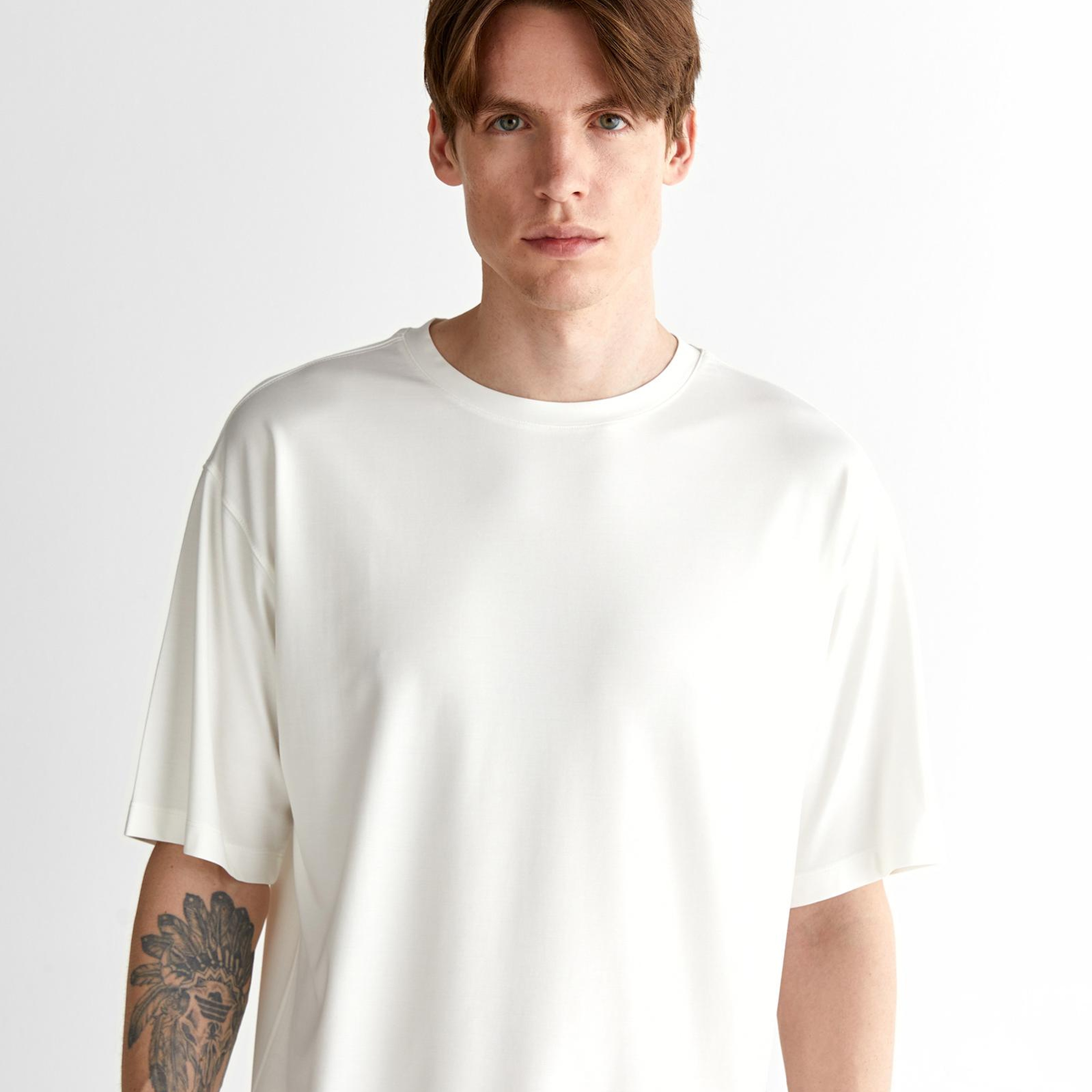 GANT Erkek Krem Relaxed Fit Bisiklet Yaka Logolu T-Shirt
