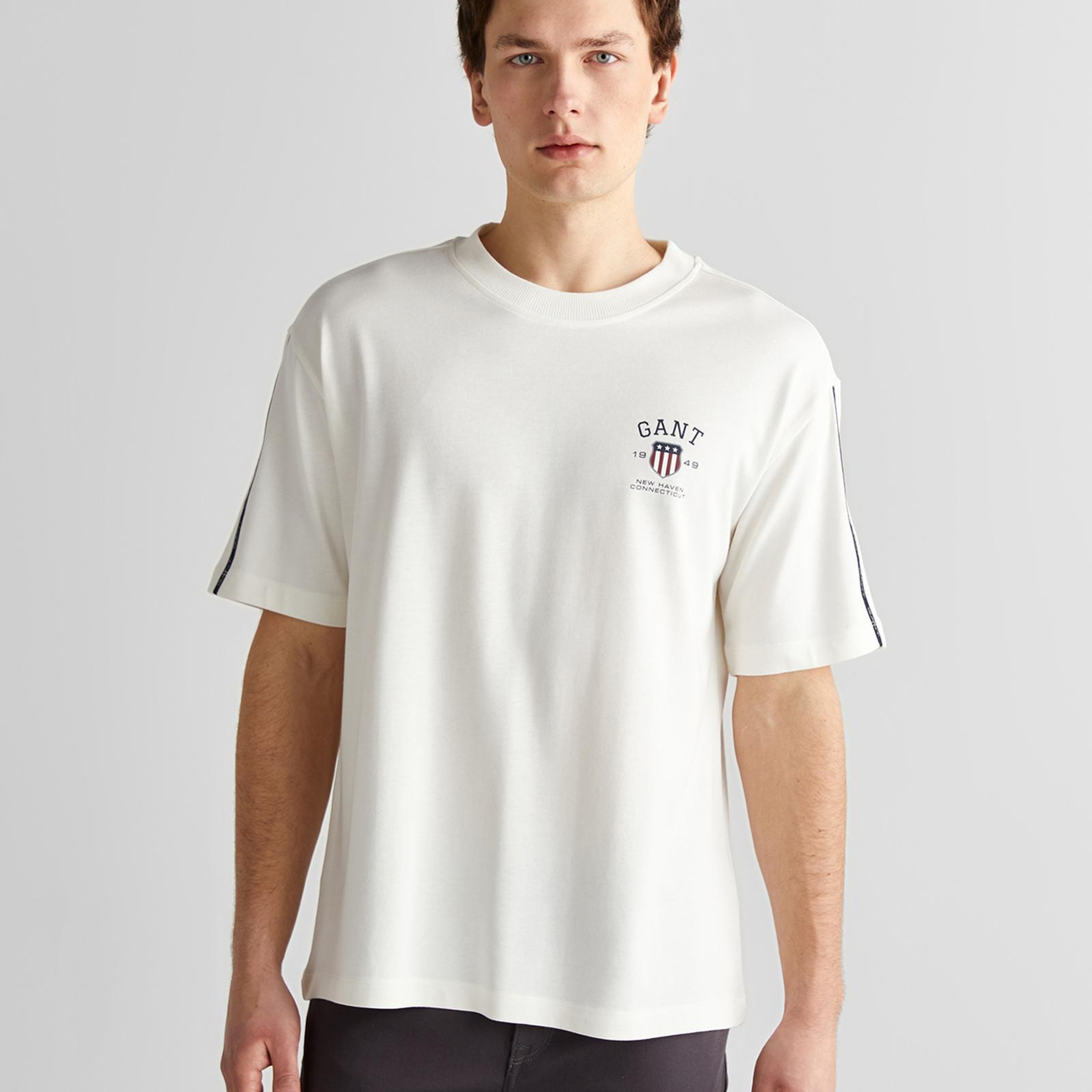 GANT Erkek Krem Relaxed Fit Bisiklet Yaka Logolu T-Shirt