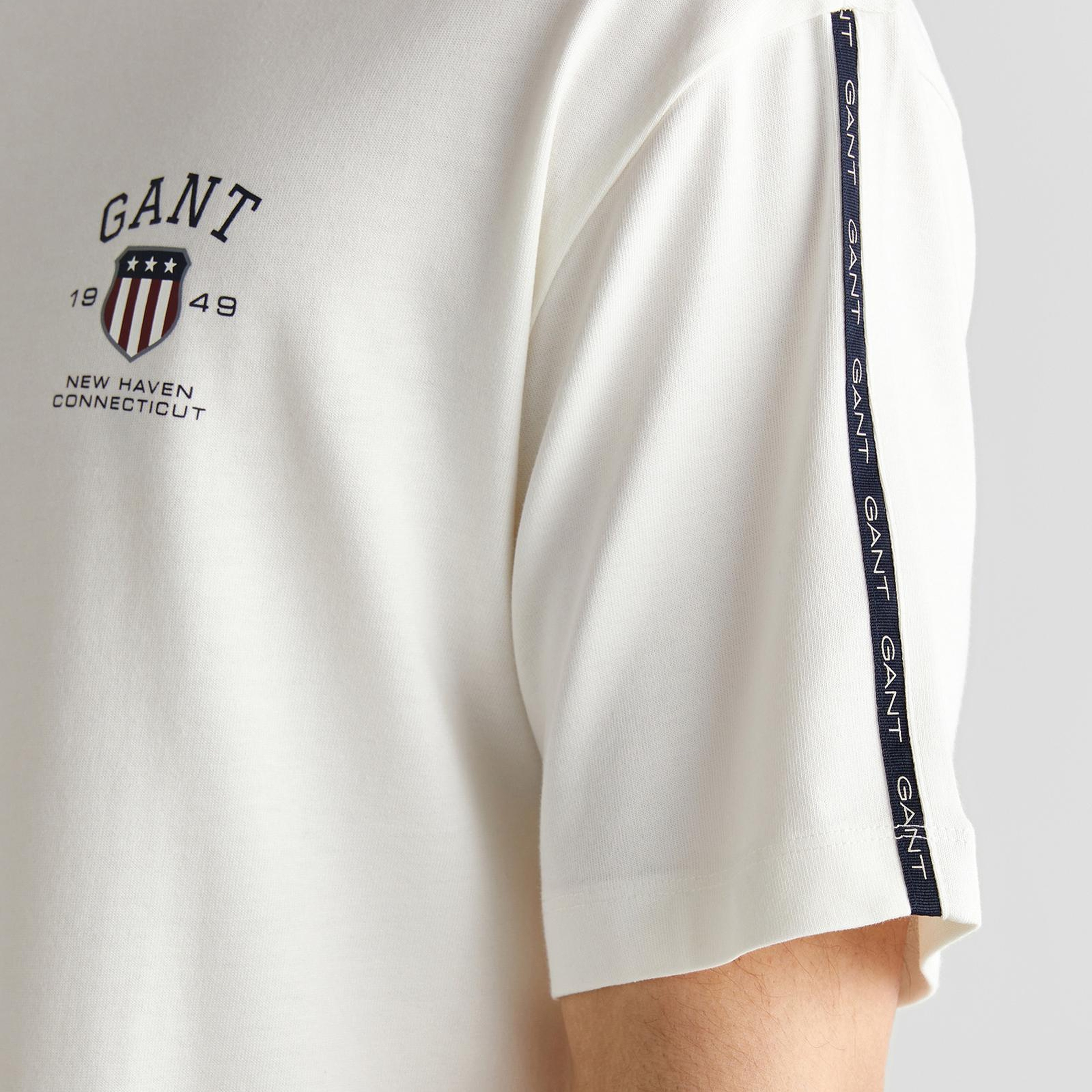 GANT Erkek Krem Relaxed Fit Bisiklet Yaka Logolu T-Shirt