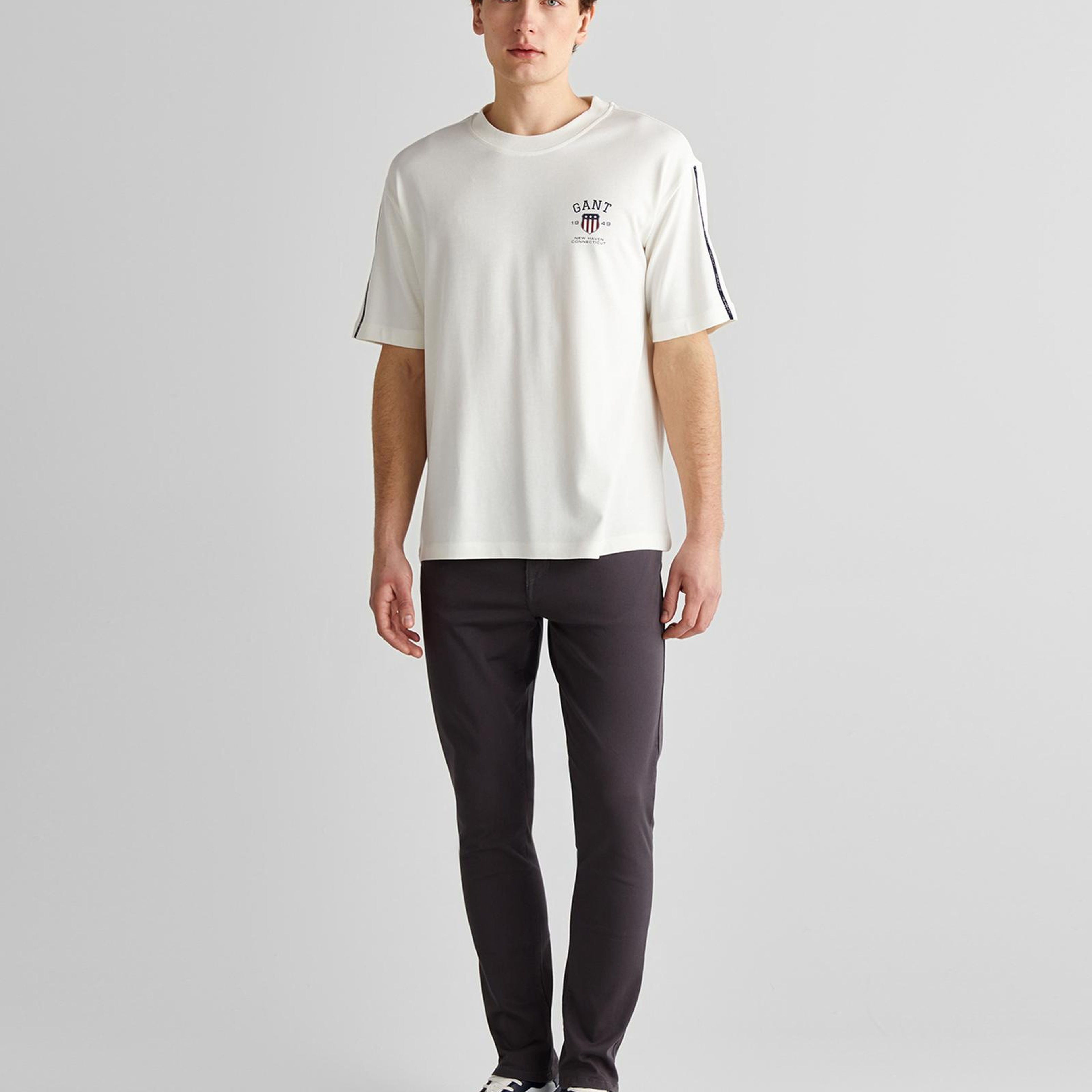 GANT Erkek Krem Relaxed Fit Bisiklet Yaka Logolu T-Shirt