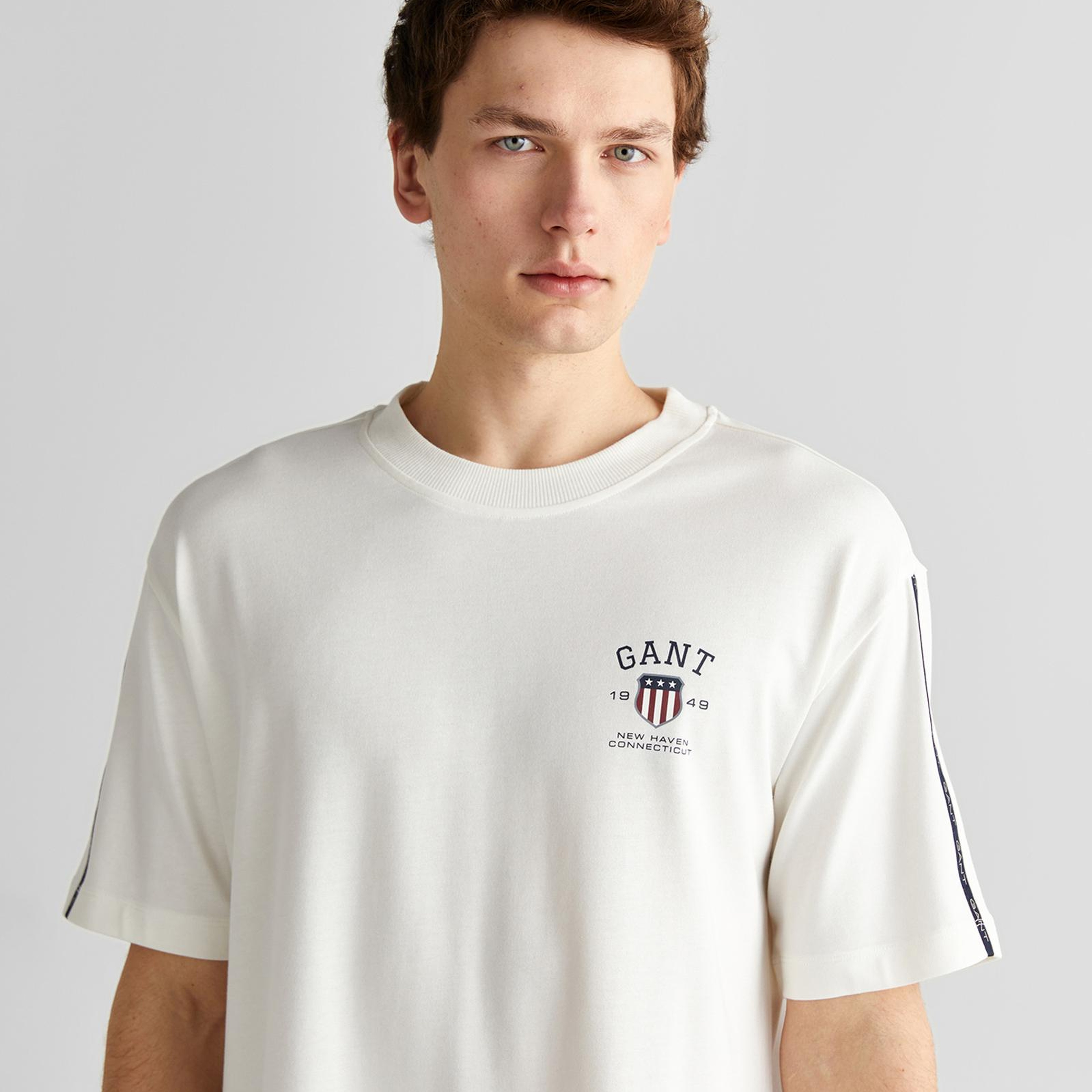 GANT Erkek Krem Relaxed Fit Bisiklet Yaka Logolu T-Shirt
