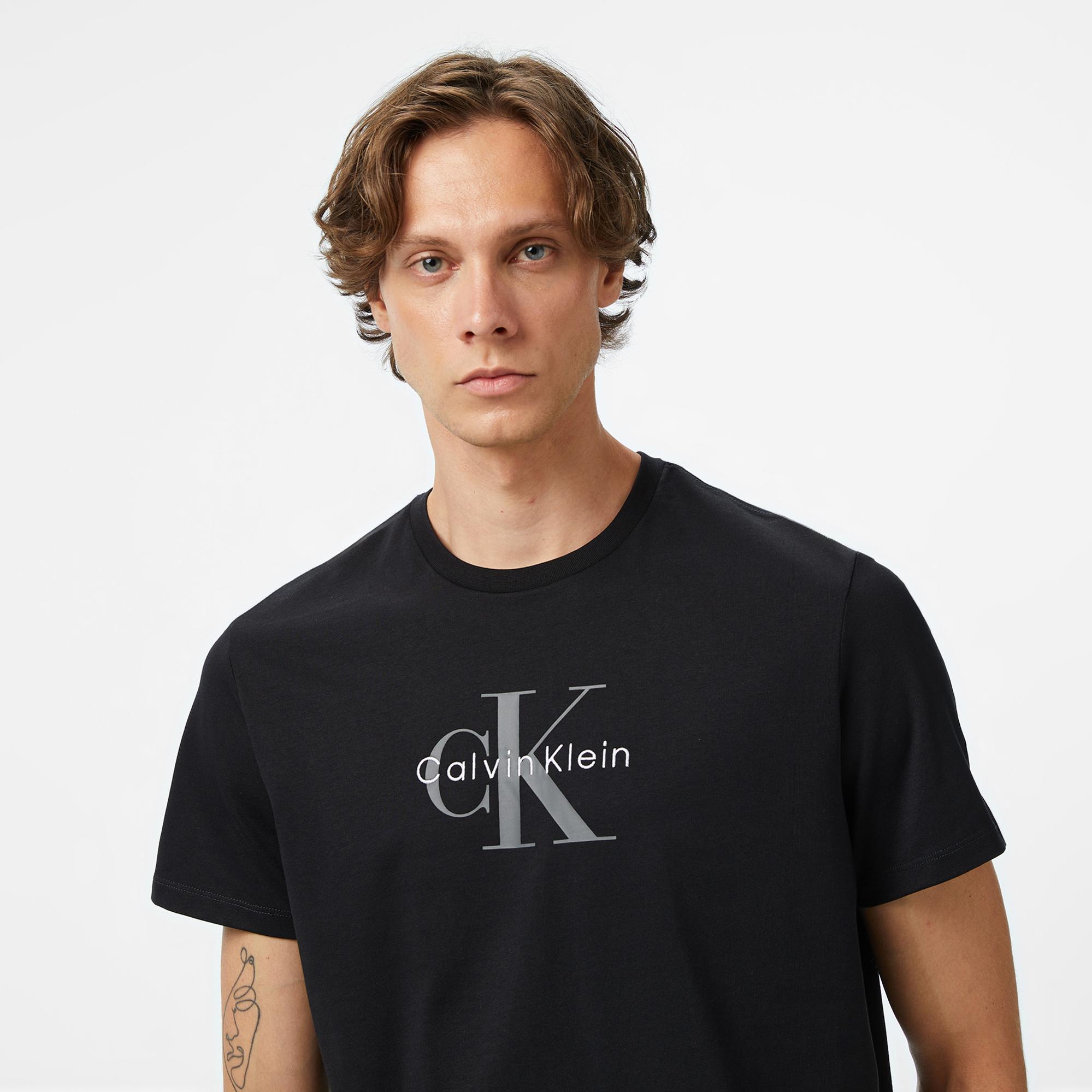 Calvin Klein Hero Monologo Erkek Siyah T-Shirt