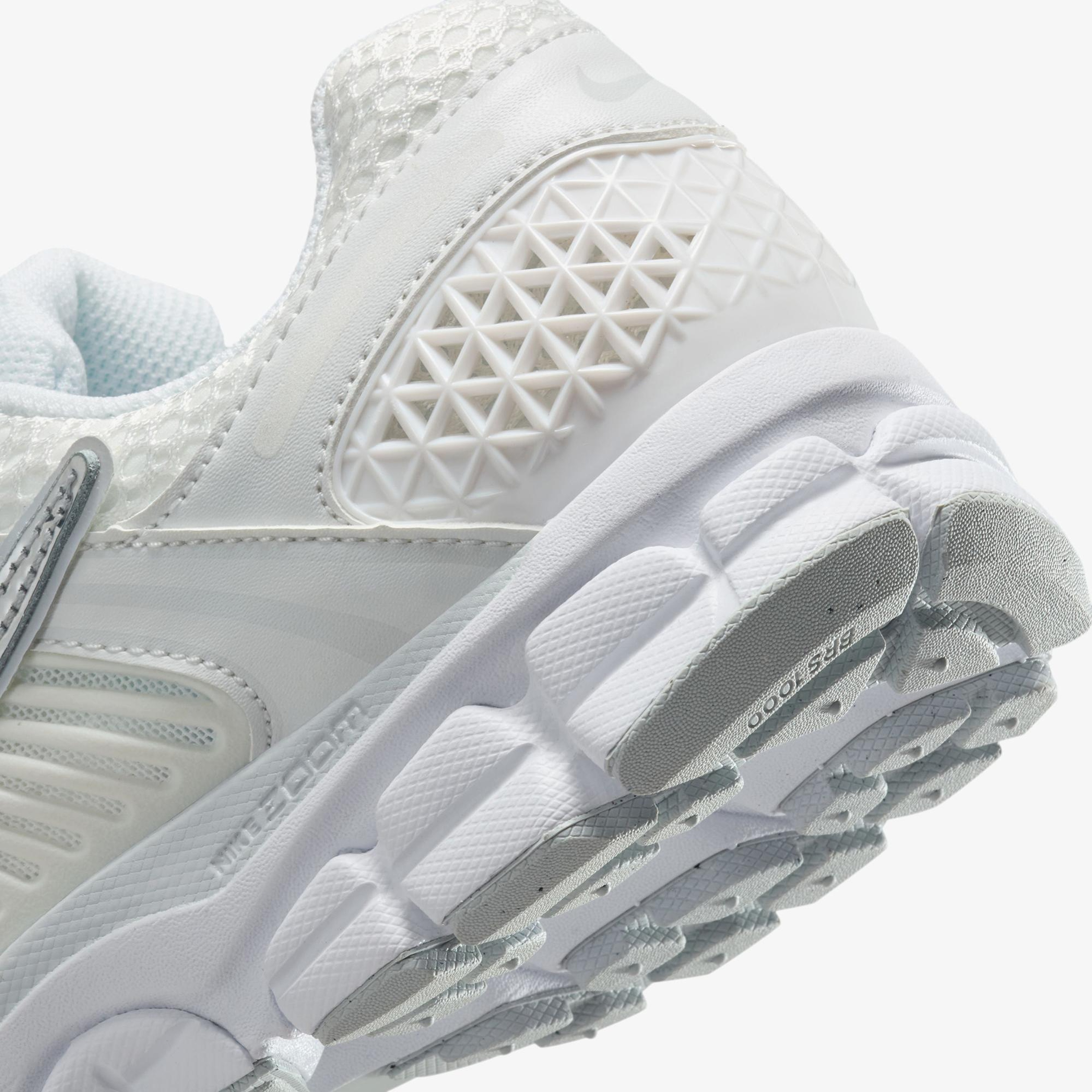 Nike Zoom Vomero 5 Kadın Beyaz Spor Ayakkabı