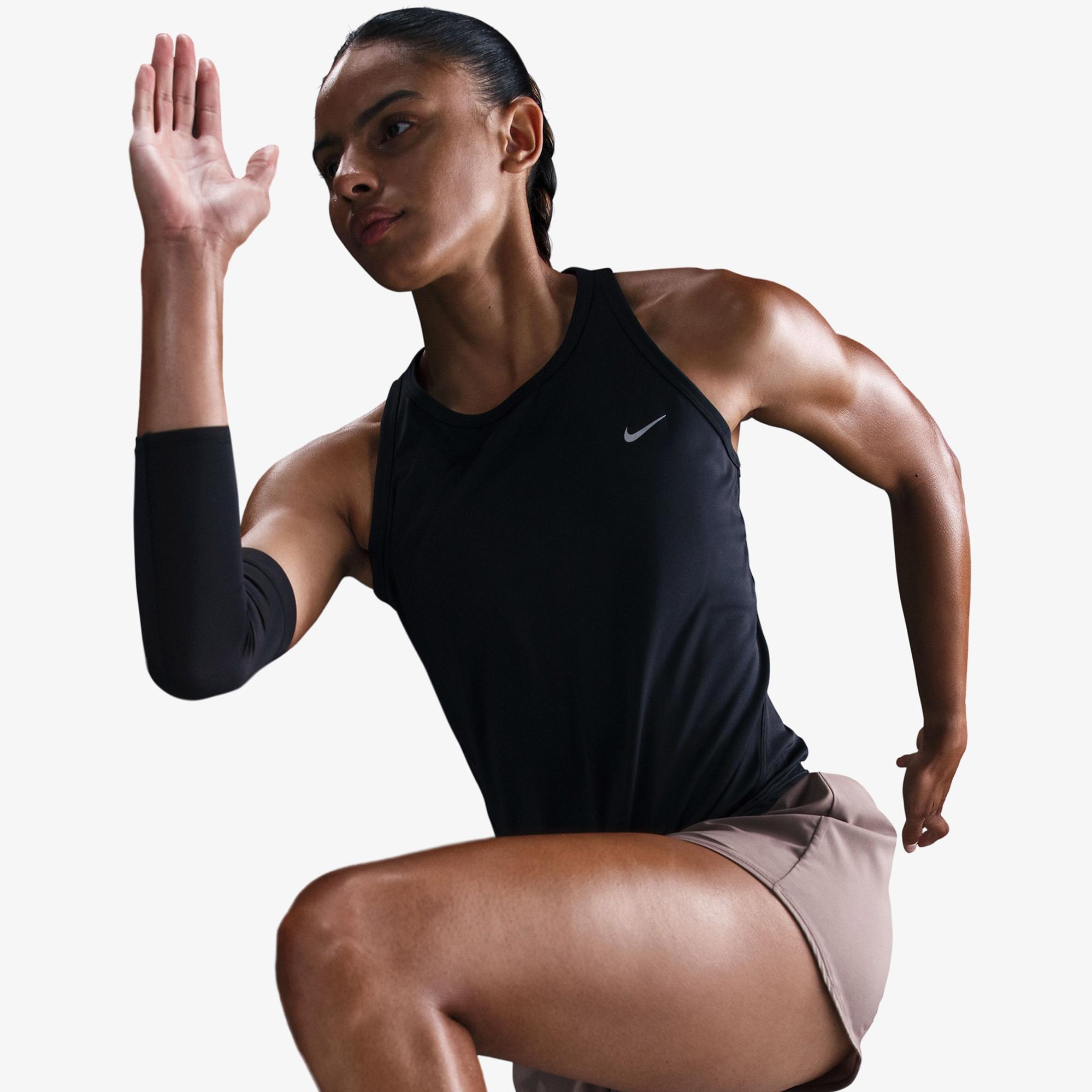 Nike Tempo Dri-Fit Kadın Siyah Kolsuz T-Shirt