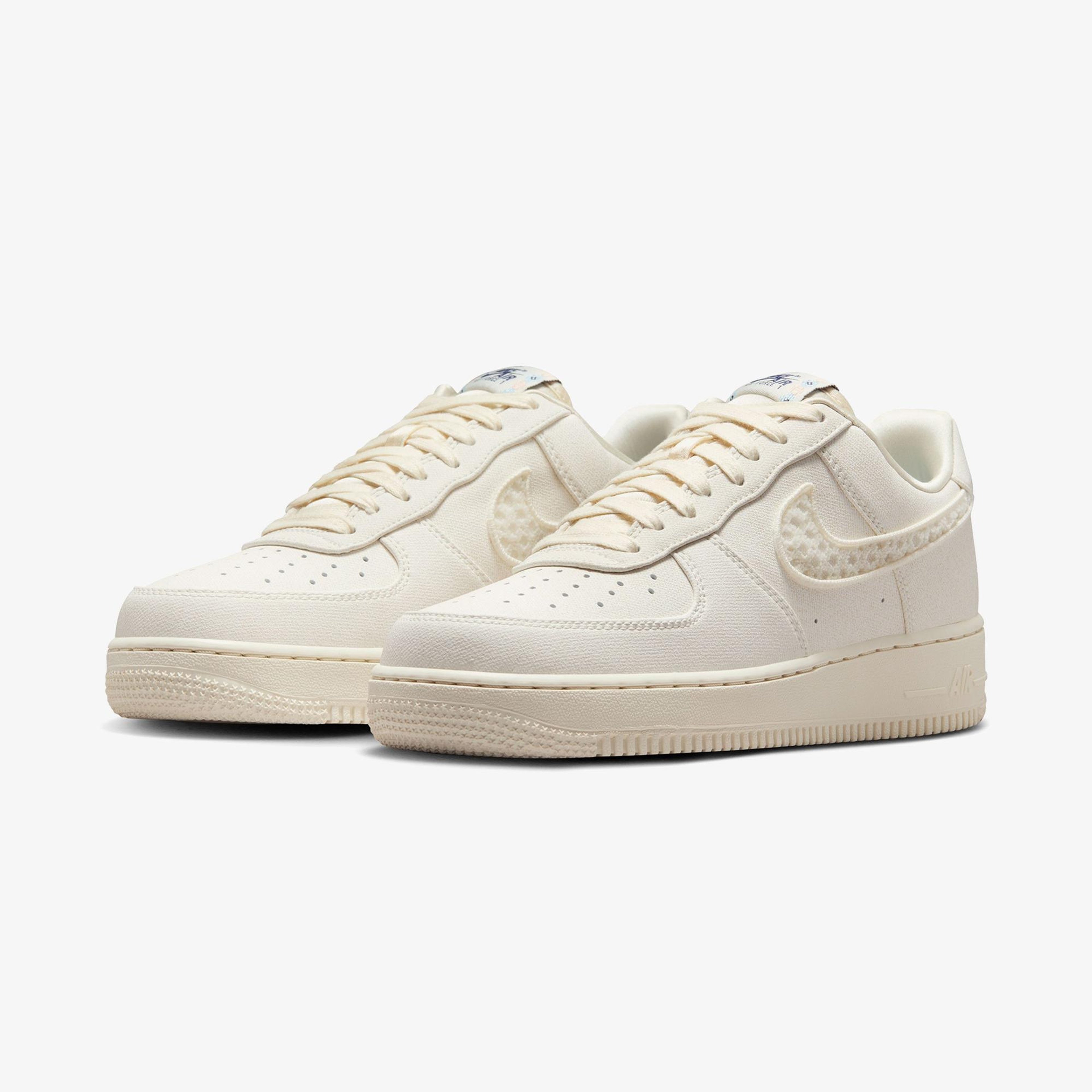 Nike Air Force 1 '07 LX Kadın Krem Rengi Spor Ayakkabı