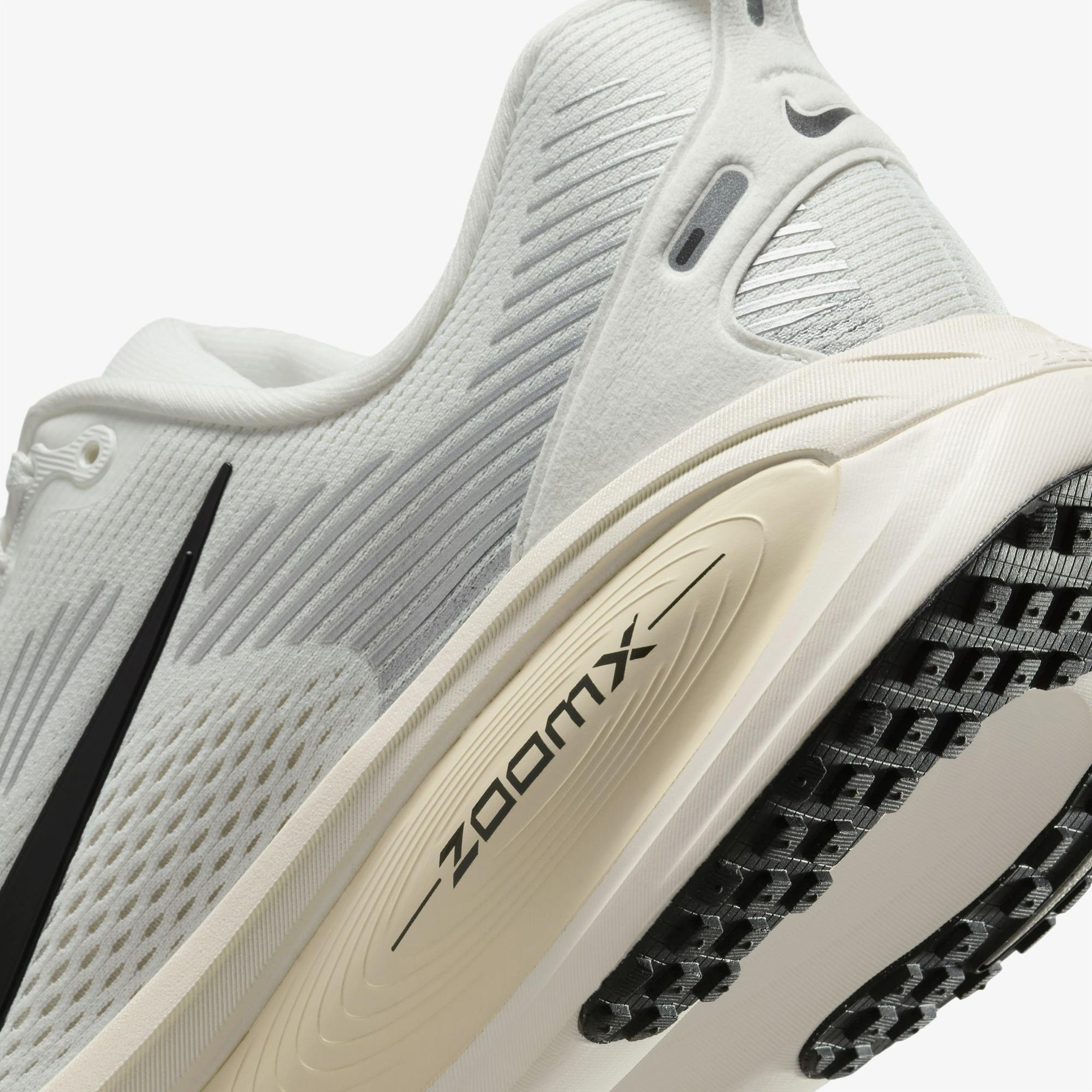 Nike Vomero 18 Erkek Gri Koşu Ayakkabısı